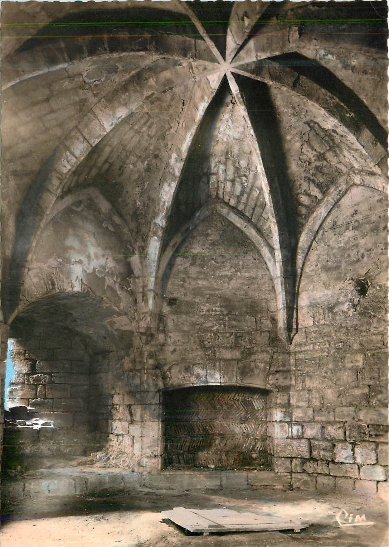 Villandraut — Ground Floor of the Northeast Tower of the Old Castle — CIM