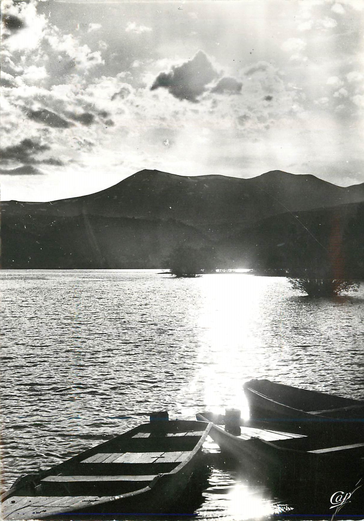 CPM L auvergne 87 lac chambon
