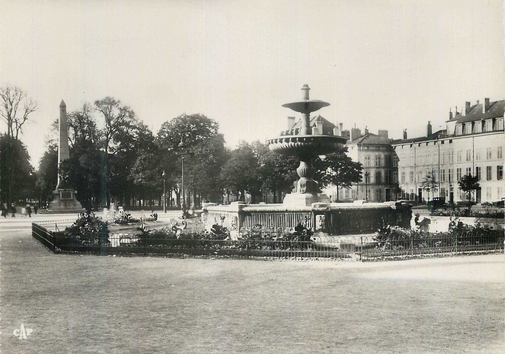 CPM Nancy 24 place carnot le jet d eau et le monument carnot