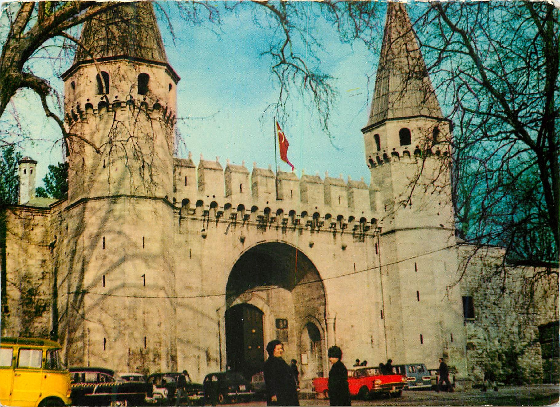 CPM Istanbul turkiye 34 29 topkapi sarayi giris kapis
