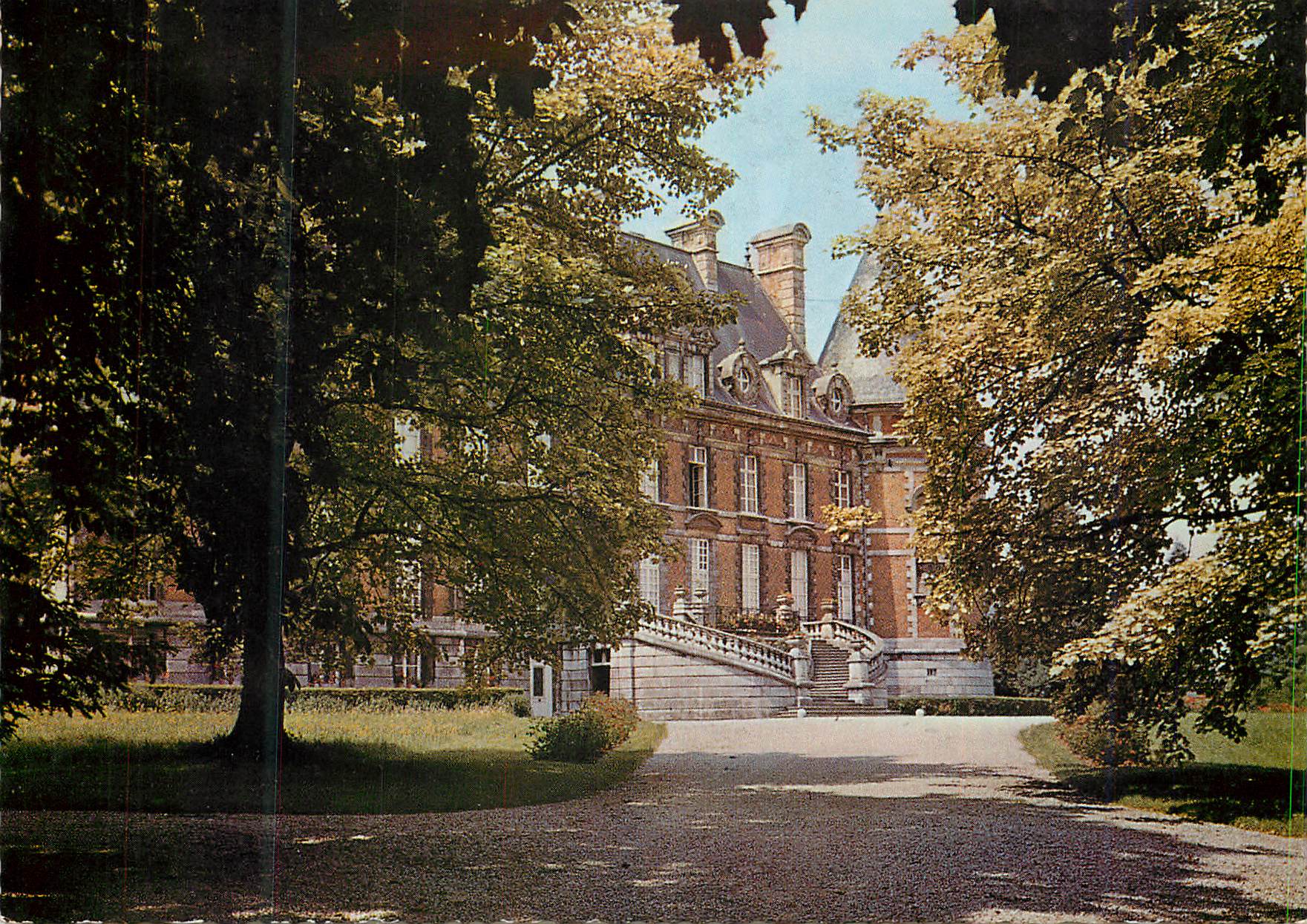 CPM L avesnois touristique le chateau de trelon
