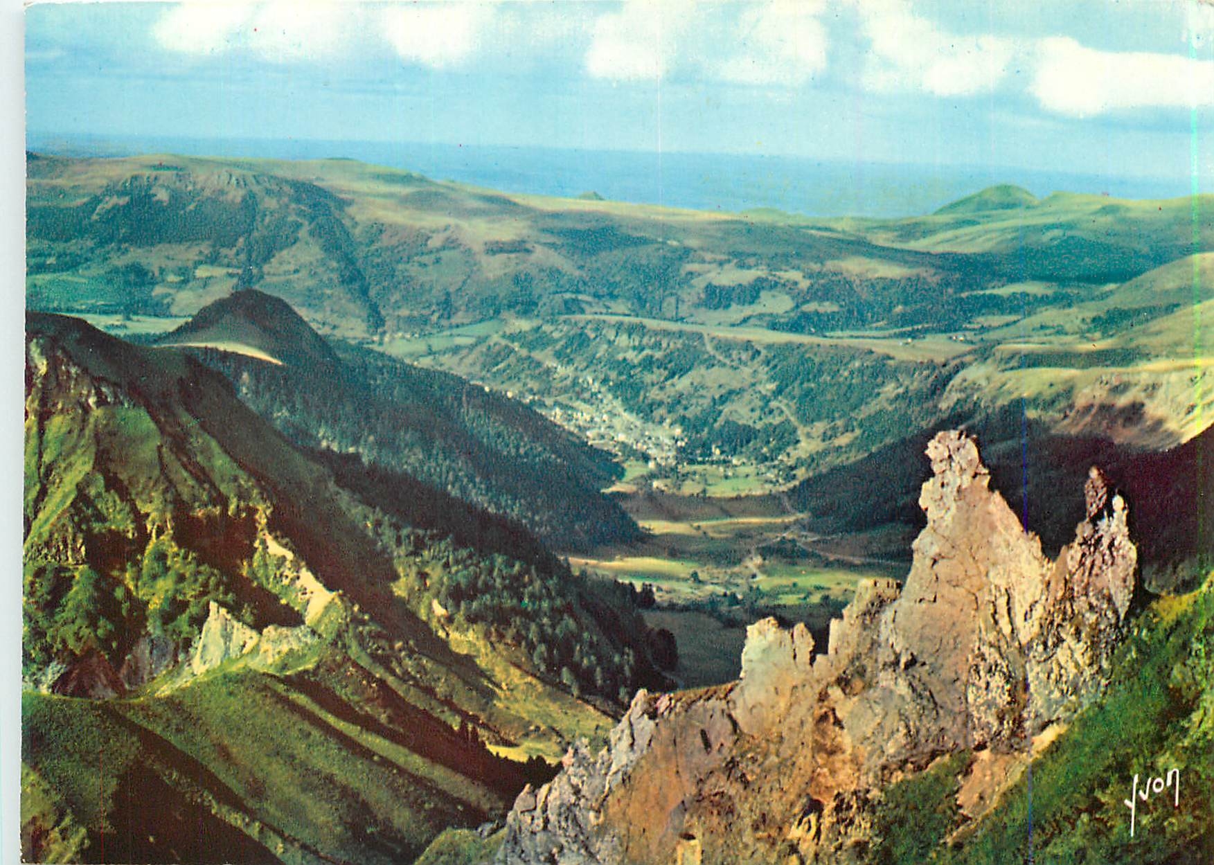 CPM Le mont dore 63(puy de dome) Couleurs et lumiere de france l auvergne pittoresque
