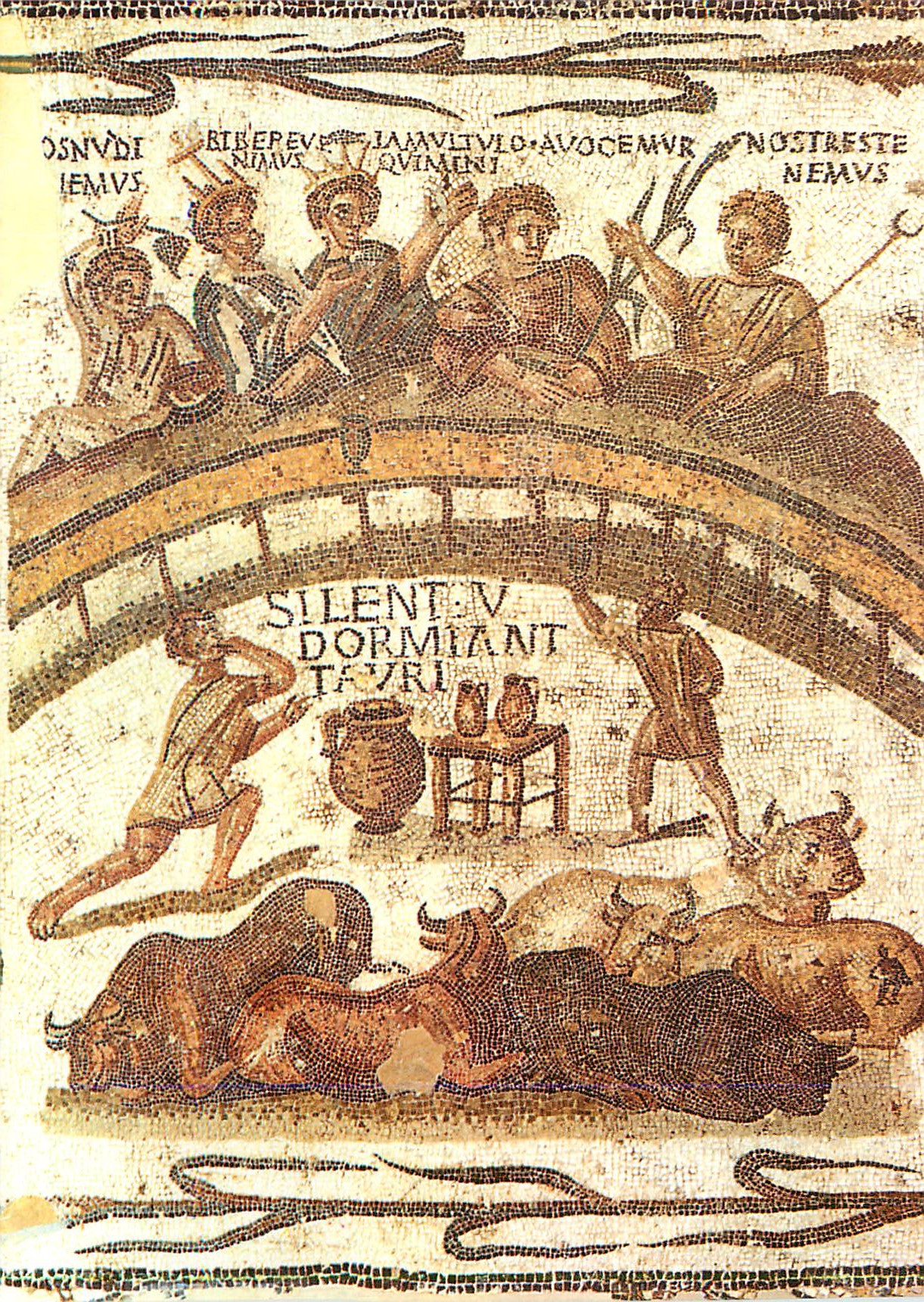 CPM Bestiaires festoyant dans l arene iii e s ap j c(musee du bardo)