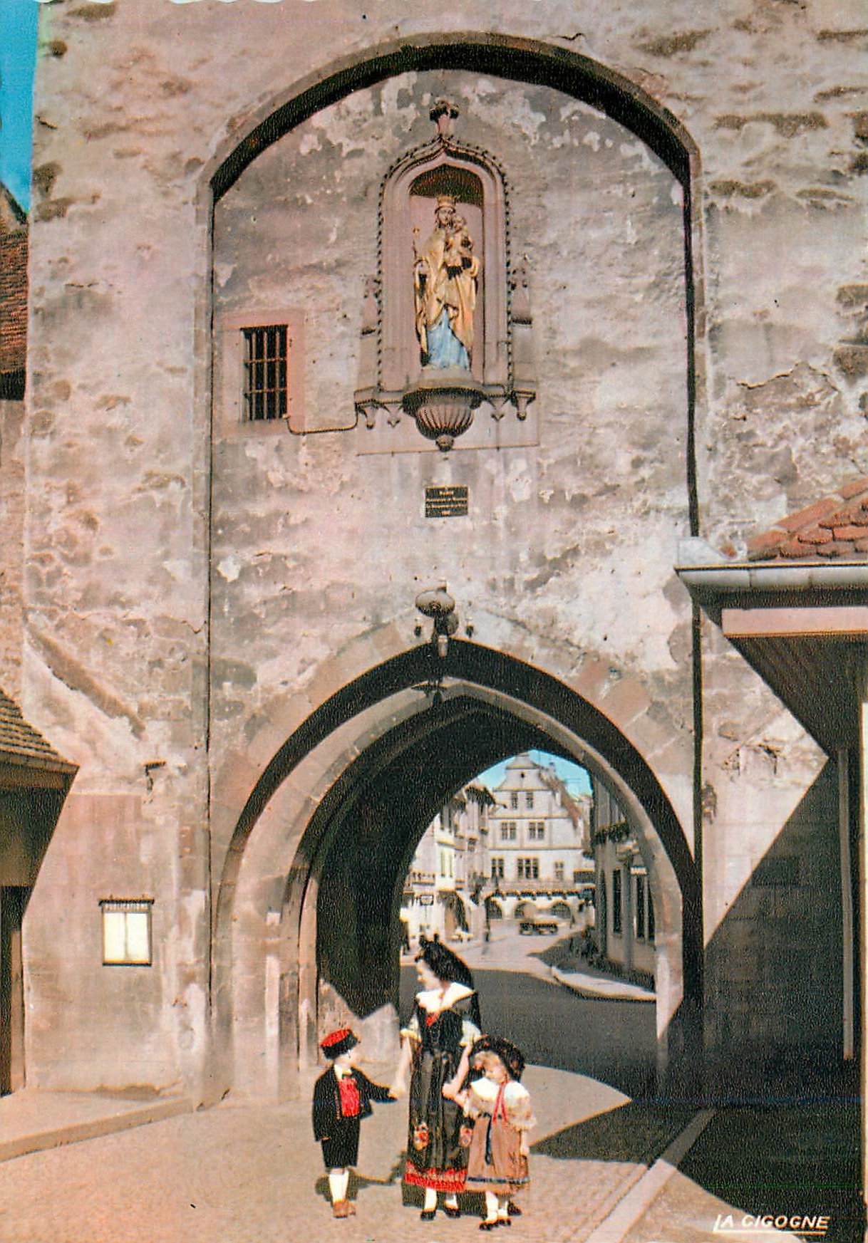 CPM L alsace pittoresque 67 995 01 alsacien devant la porte d entree de molsheim Folklore