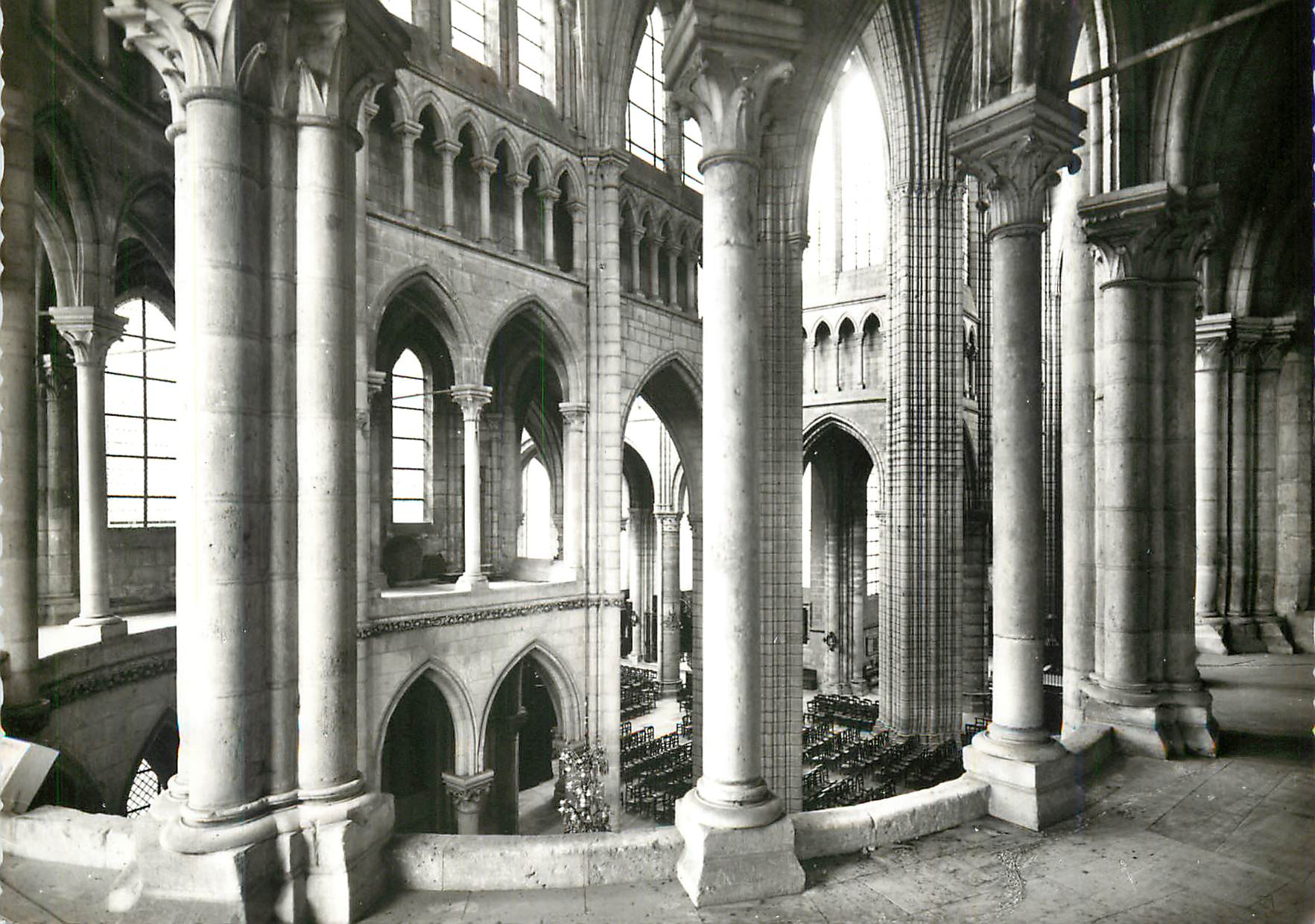 CPM Soissons 3024 (aisne) la cathedrale triforium sud (fin du xii siecle)