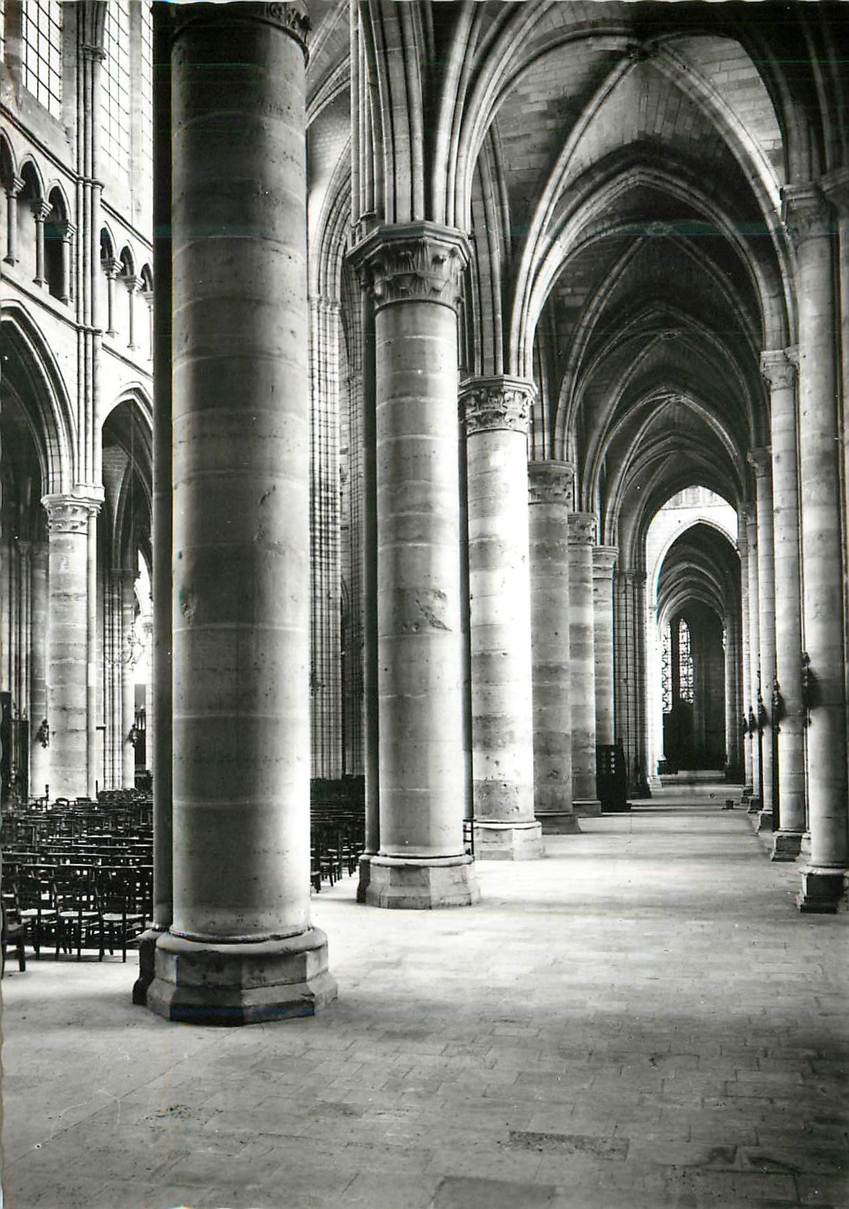 CPM Soissons 1024 (aisne) la cathedrale bas cote sud (xiii siecle)