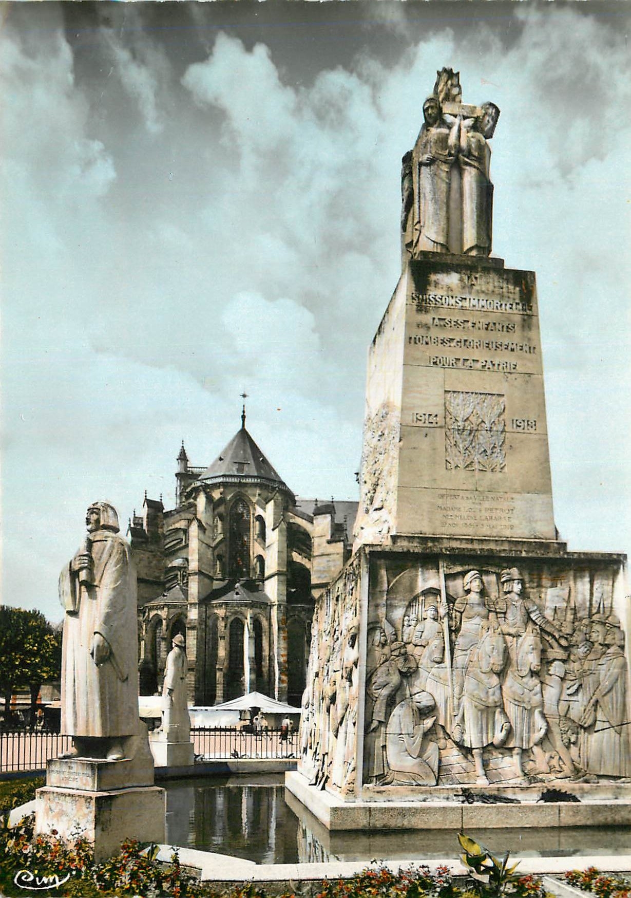 Soissons (Aisne) — L'Abside et le Monument aux Morts — Combier Imp. Macon