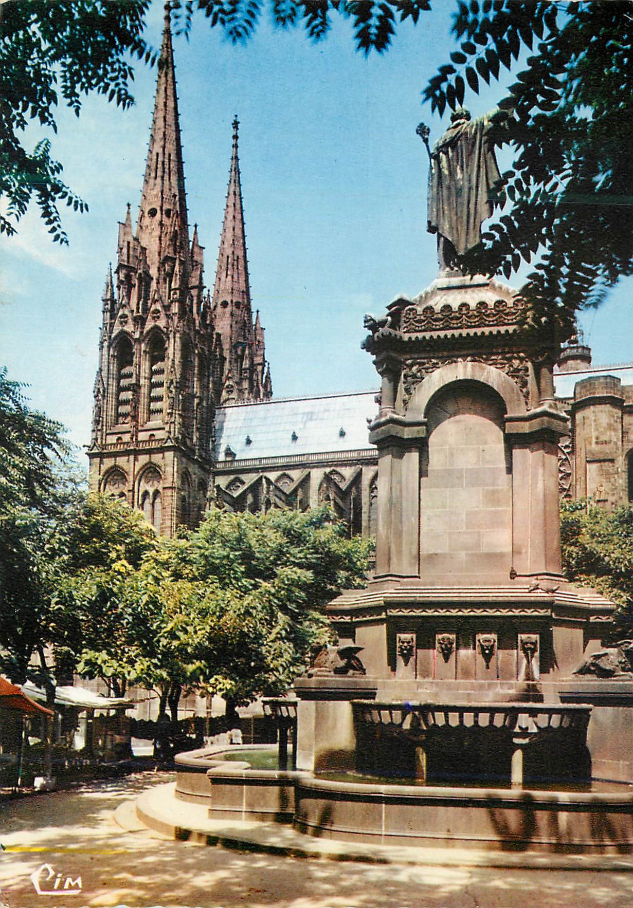 CPM Clermont ferrand(63 p de d) cl 632126 la cathedrale et statue urbain ii