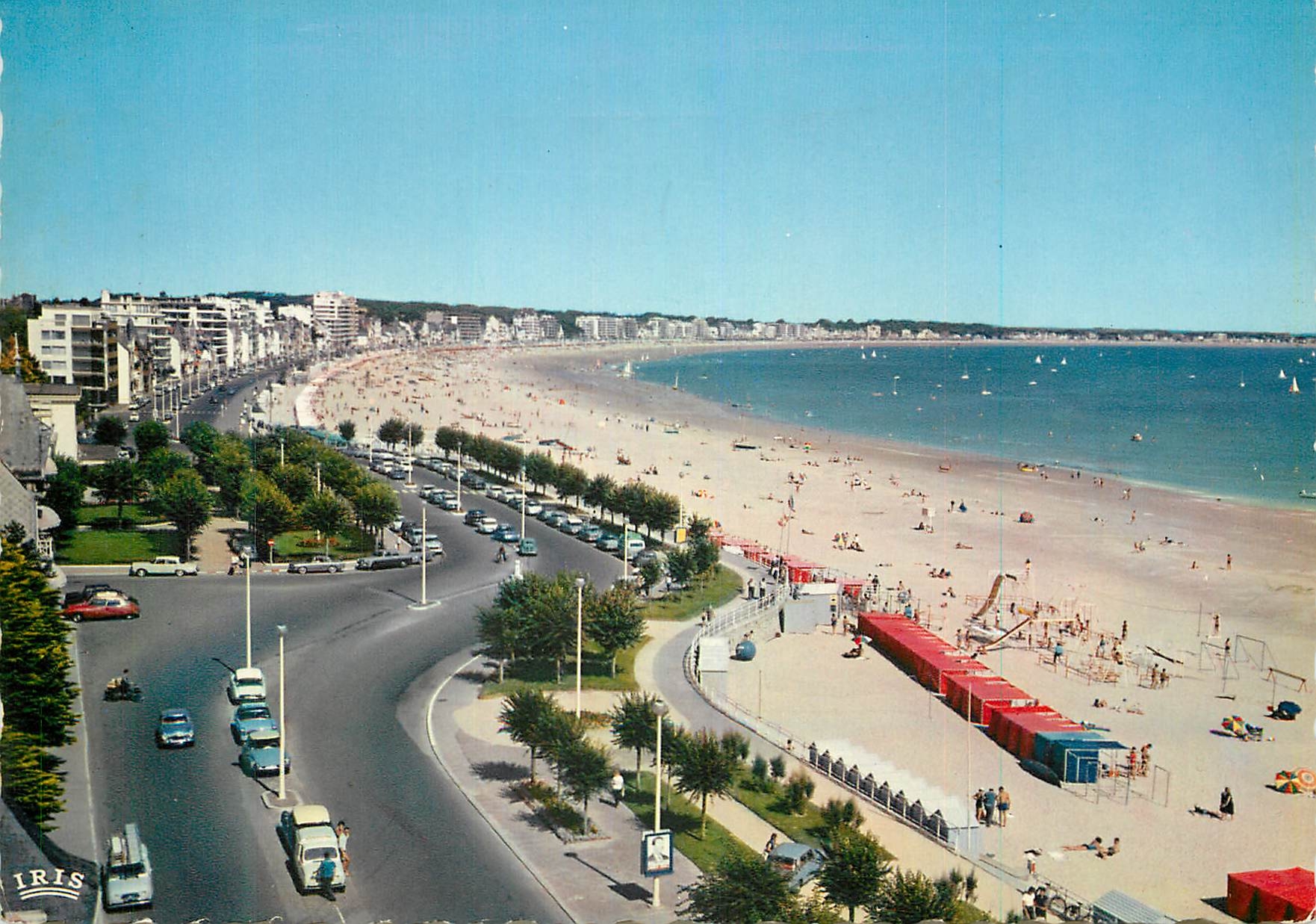 CPM La baule 1311 vue generale de la plage prise de l hotel majestic