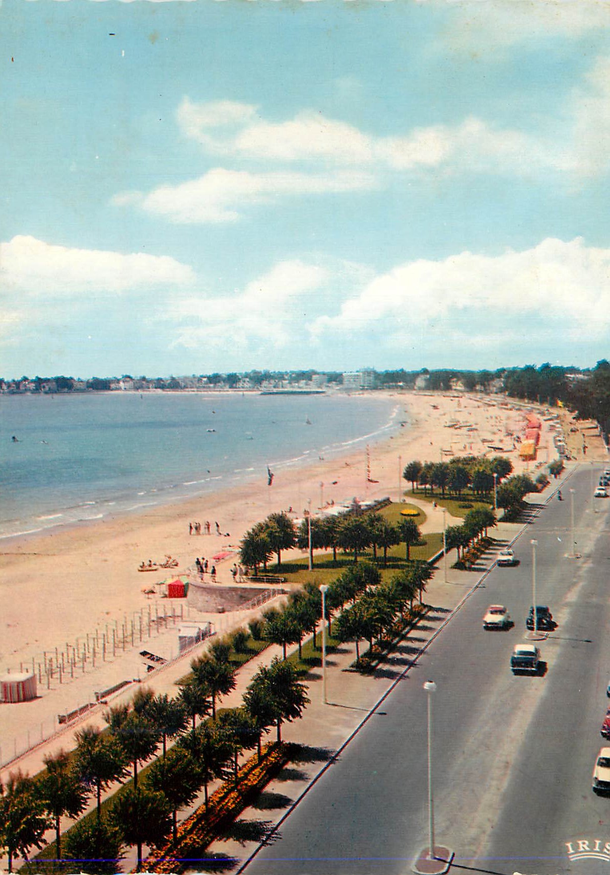 CPM La baule 1270 la plage vers le pouliguen vue prise de l hotel majestic