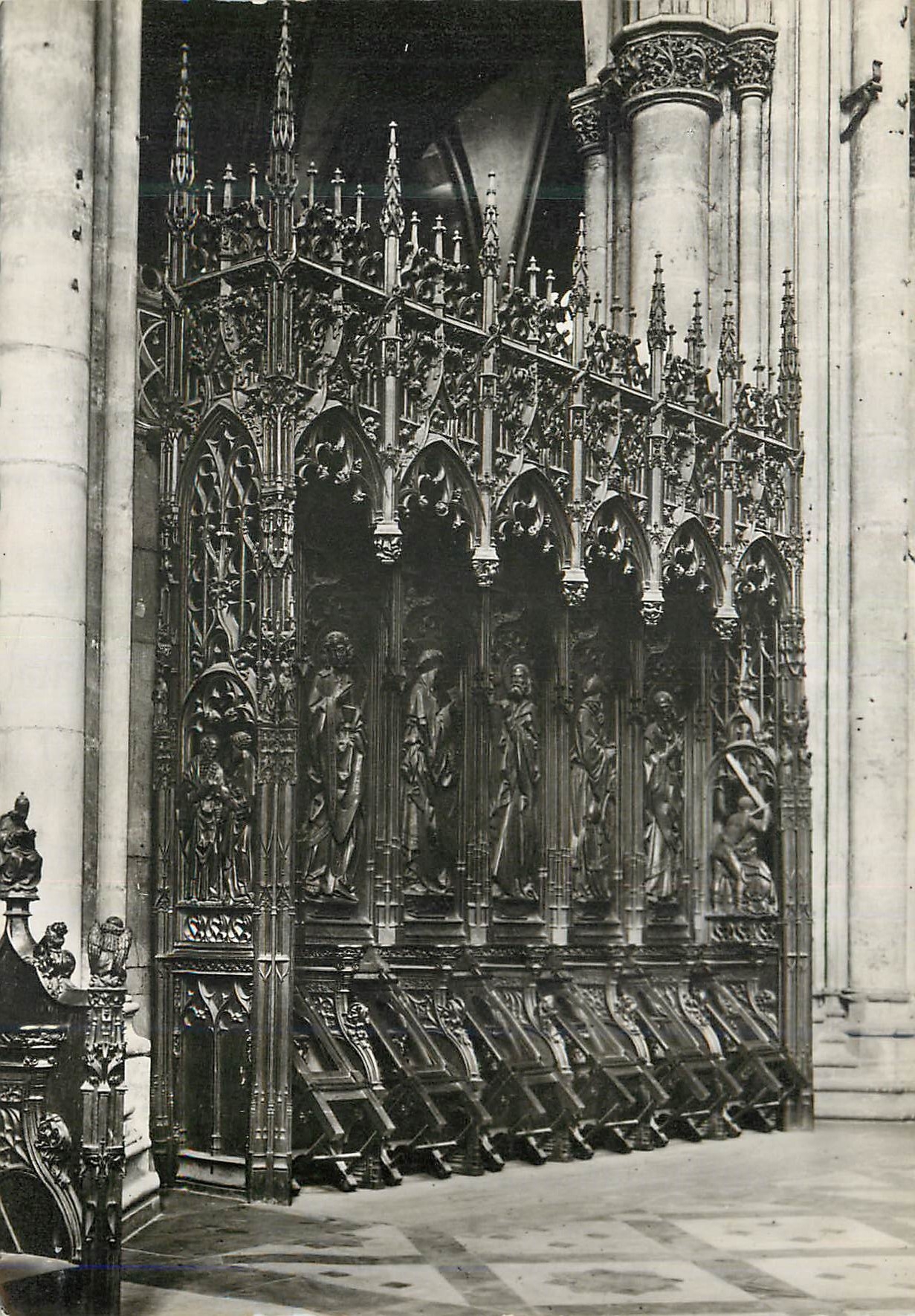 CPM 10345 c metz la cathedrale stalle(chef d oeuvre de ciselure sur bois)
