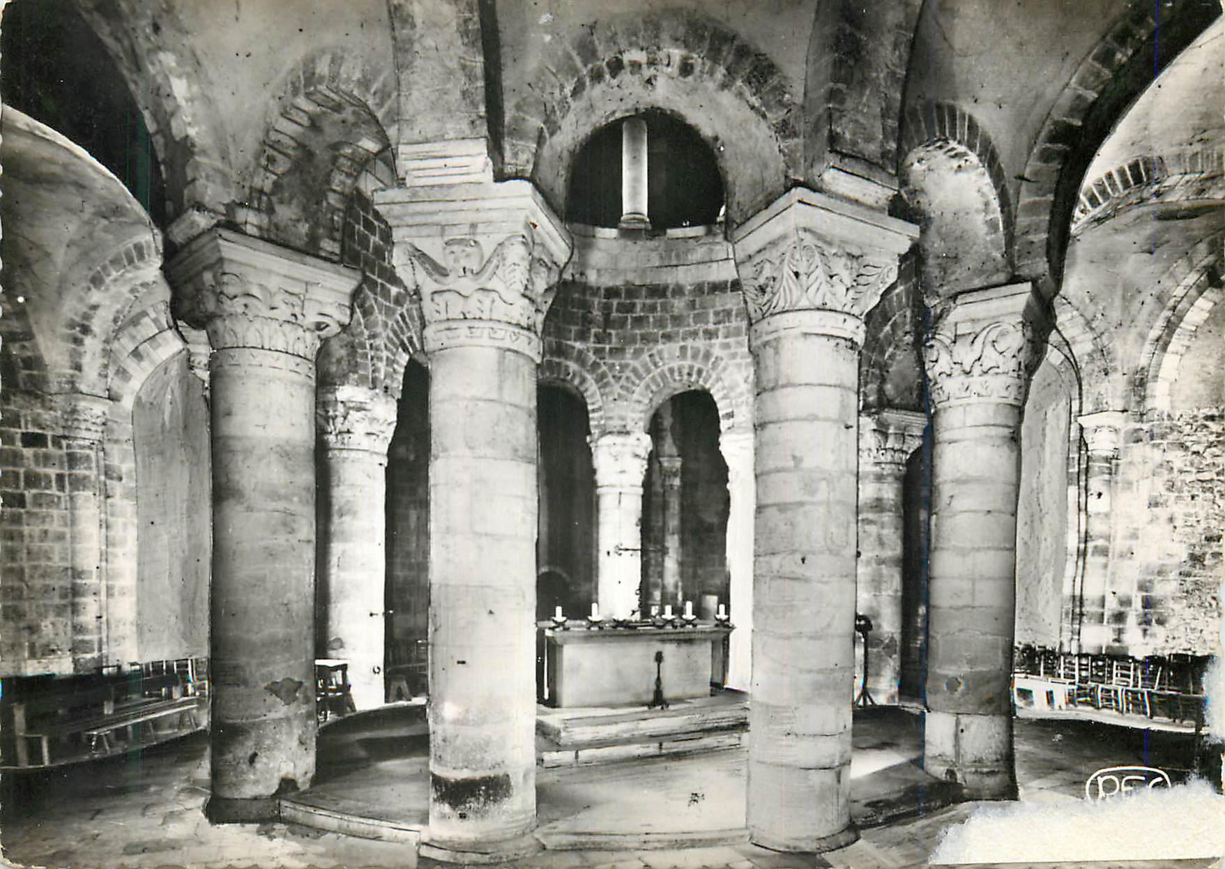 Neuville-sur-Sépulcre — Kirche des 12. Jahrhunderts — M. Roussel, Fotoverlag