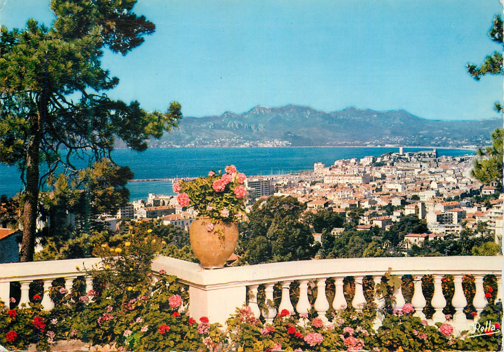 CPM La cote d azur 154 cannes (a m) vue panoramique sur cannes
