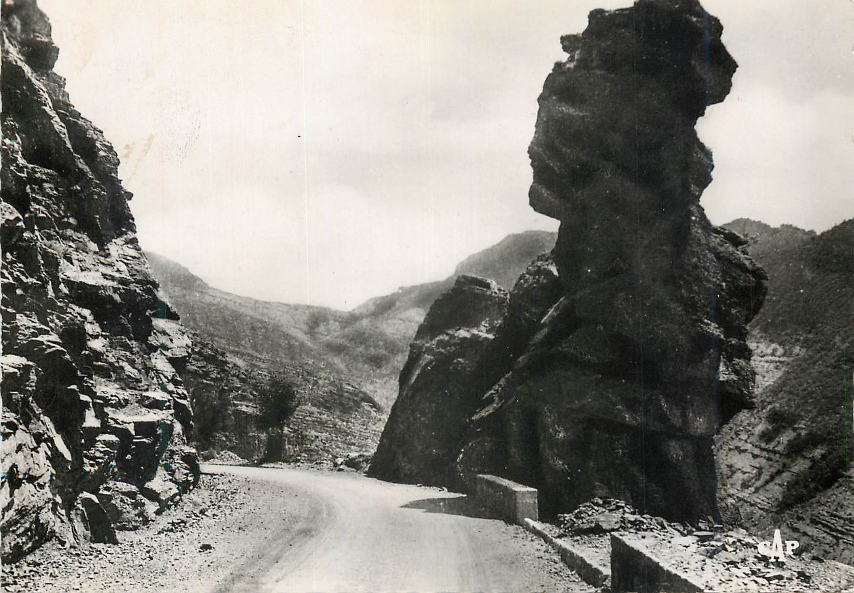 CPM 5 haute vallee du var dans les gorges de daluis la tete de femme