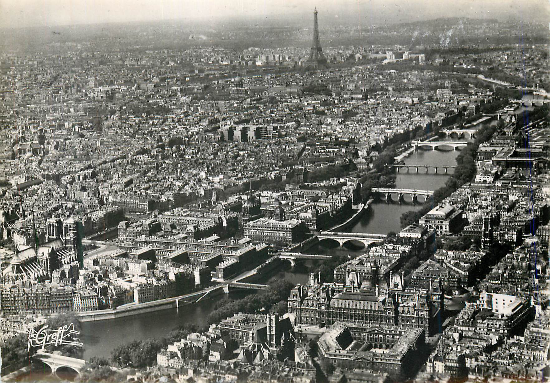CPM 120 paris vue aerienne abside de notre dame de paris