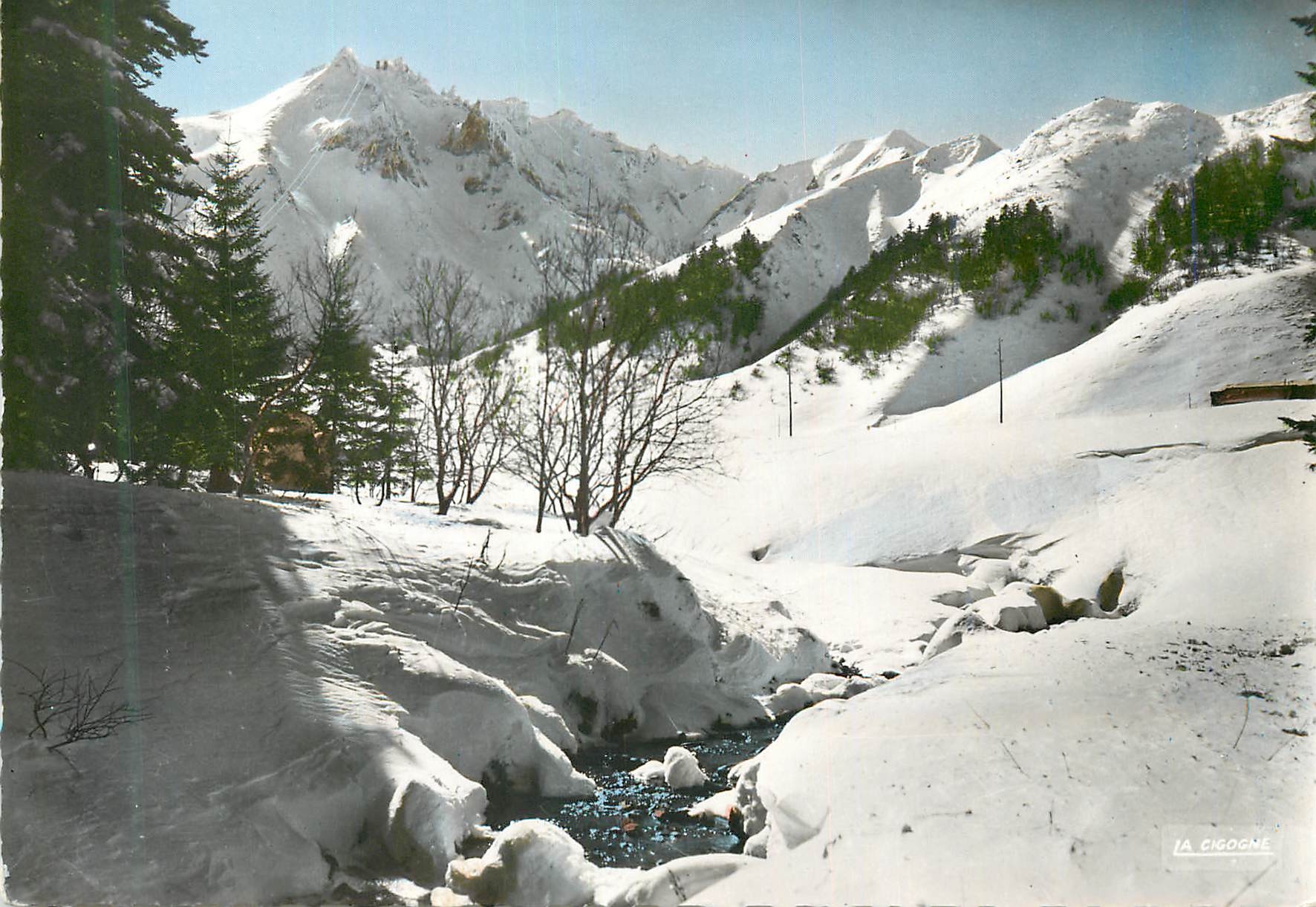 CPM 63236130 le mont dore (1050 m) sancy (1886 m) station de sports d hiver nombreuse pistes