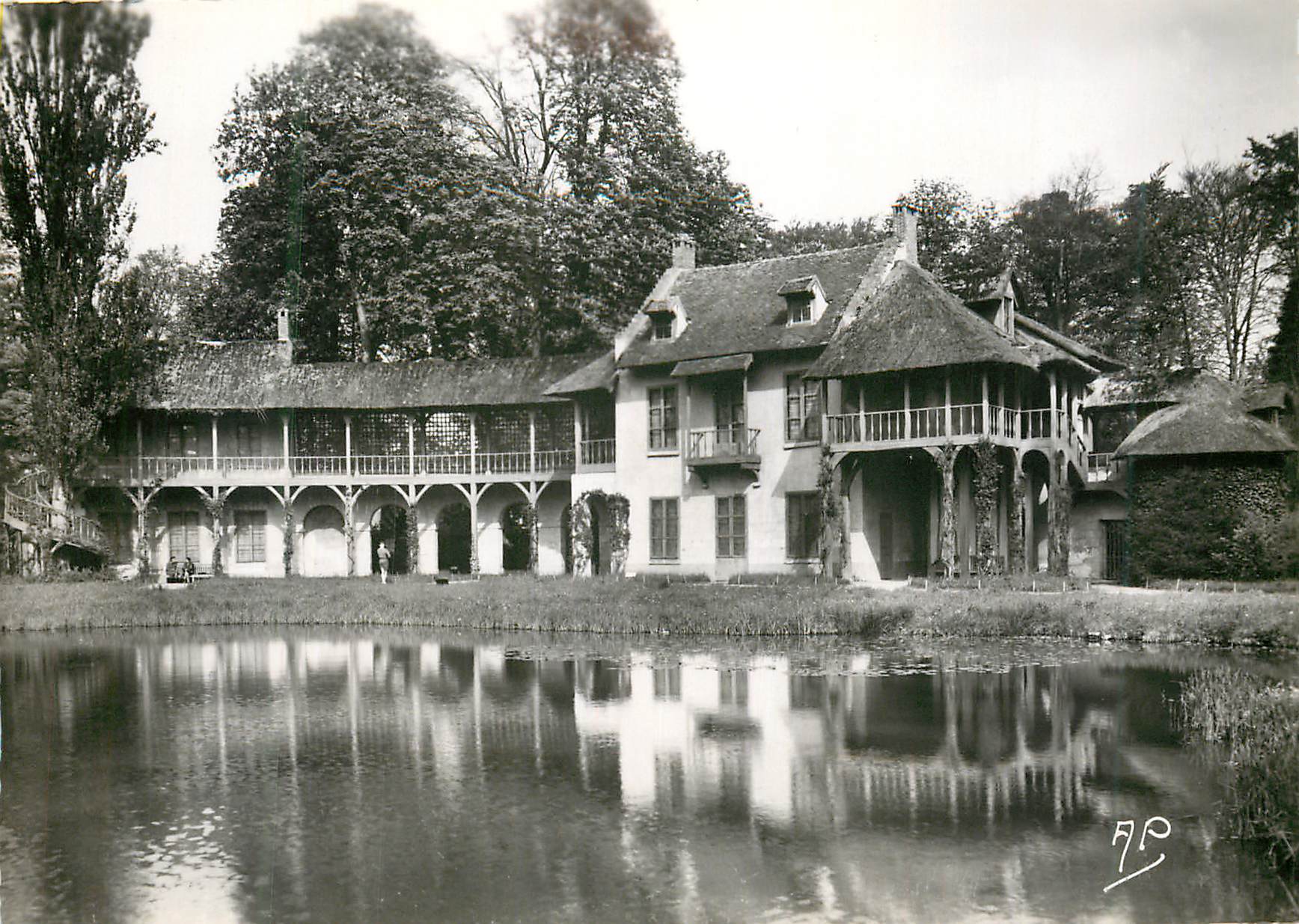 Versailles — Le Petit Trianon. La Maison de la Reine — Éd. d'Art A.P., 11 bis rue Bromure, Versailles
