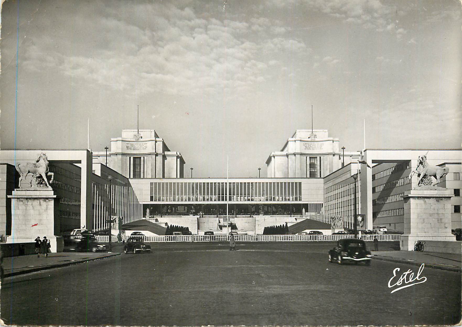 Palais de l'O.N.U. vu du Pont d'Iéna — Estel — n° 22302