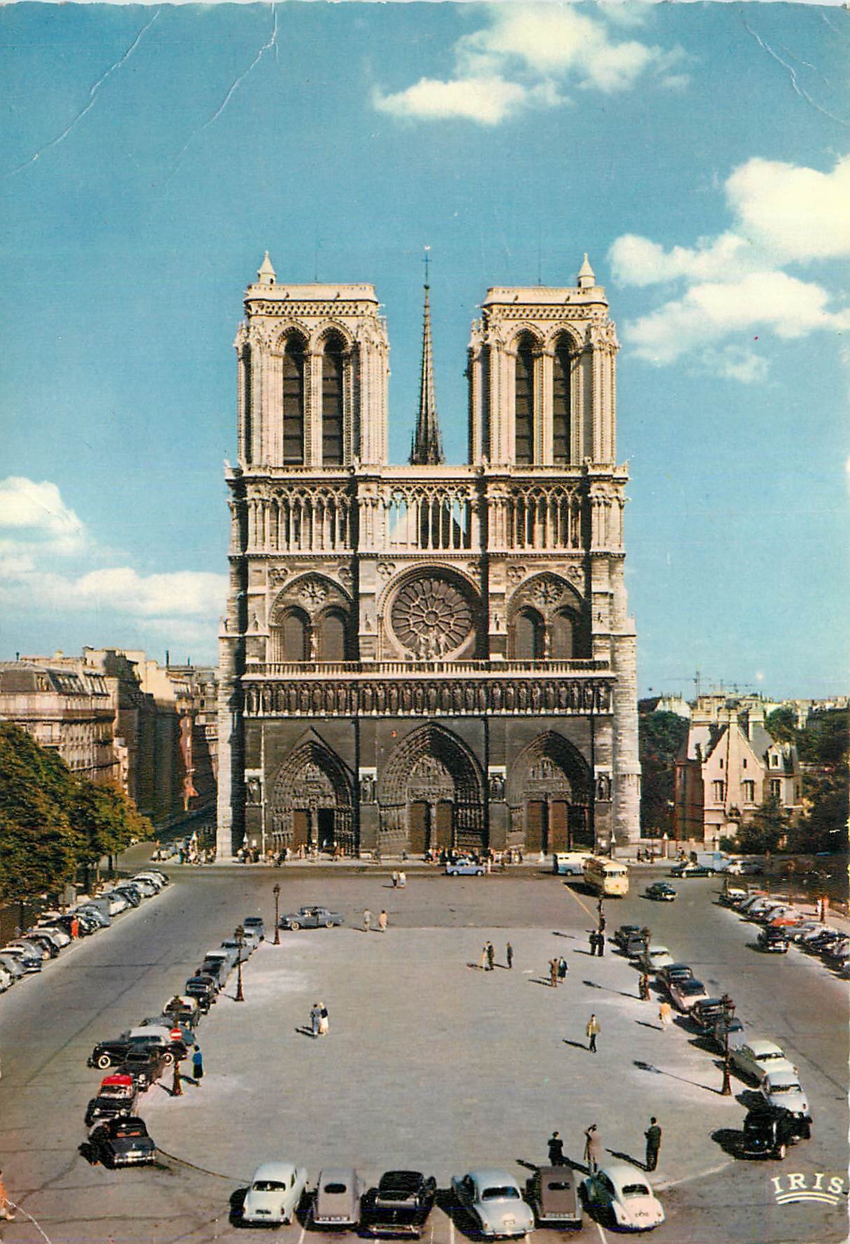 CPM Paris 564 notre dame place du parvis