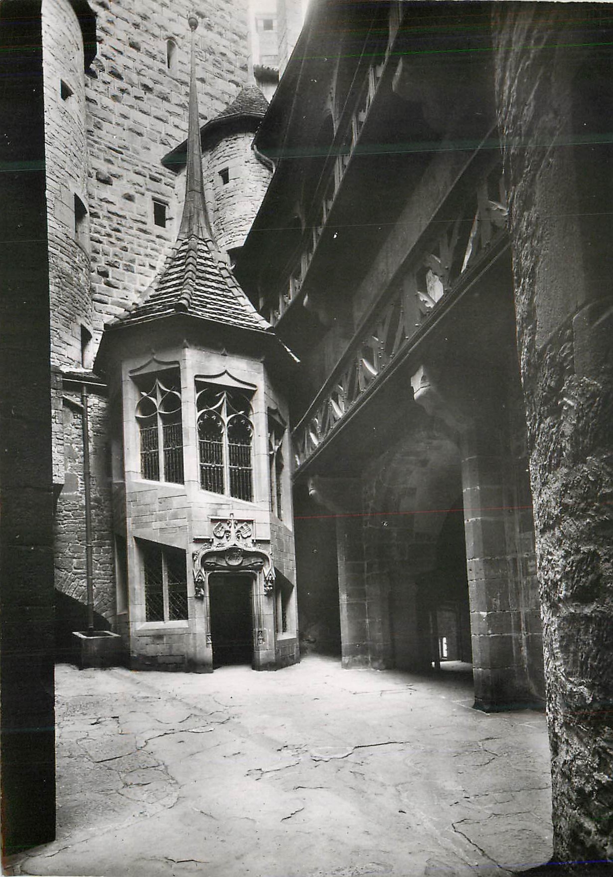 Château du Haut-Kœnigsbourg — Tourelle d'escalier — Service Commercial Historiques, Paris