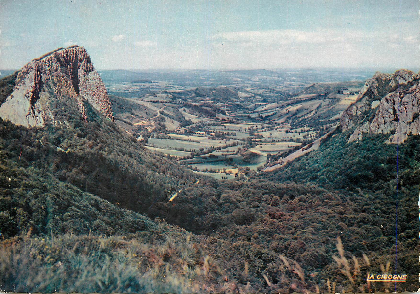 CPM Environs du mont dore (puy de dome) 6399607 rochers tuiliere et sanadoire