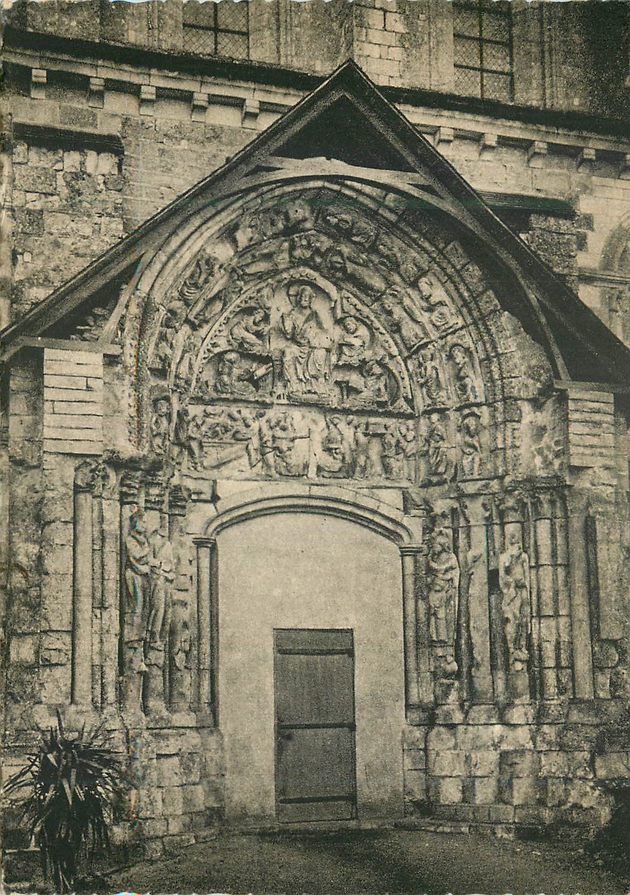 Abbaye de Saint-Benoît de Fleury — Portail Nord (début du XIIIe s.) — Cl. Chauffy, Nancy