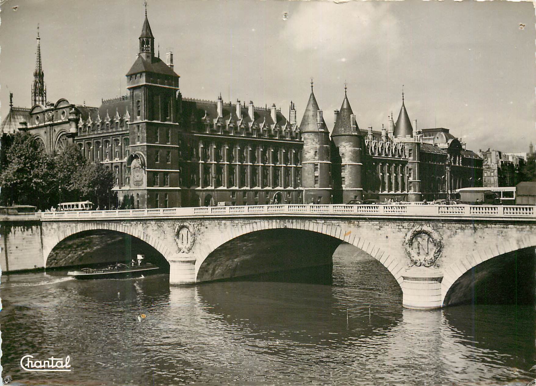 CPM Paris 868 la conciergerie et le pont au change