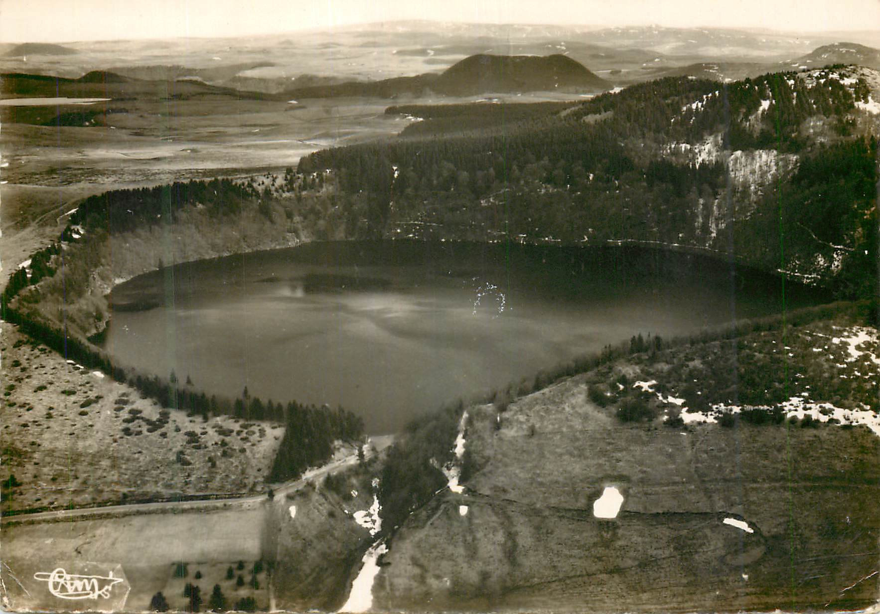 CPM Le lac pavin (p de d) vue aerienne