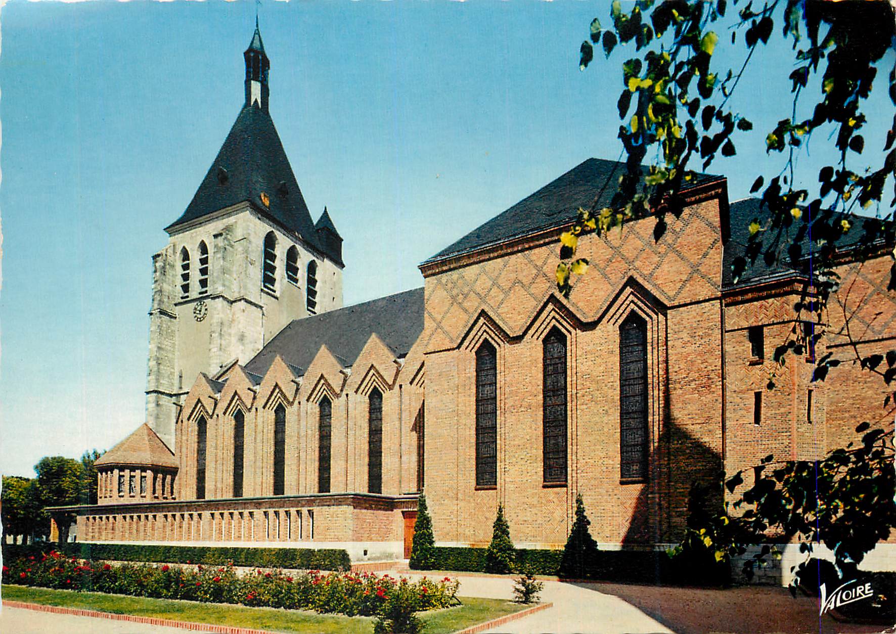 CPM Les merveilles du val de loire gien (loiret) h 4210 l eglise sainte jeanne d arc