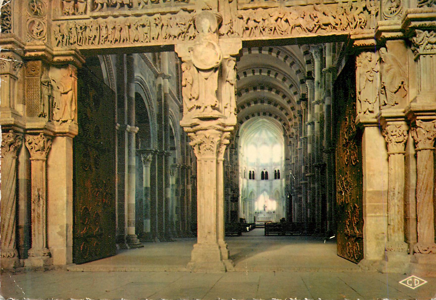 Vézelay (Yonne) — Façade et la Nef de la Basilique de la Madeleine — Éditions C.D., Paris