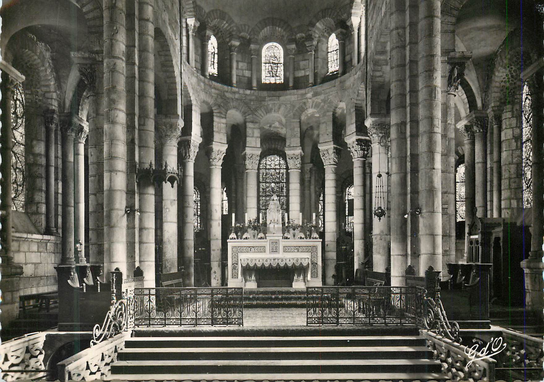 CPM L auvergne br int 531 clermont ferrand basilique de notre dame du port