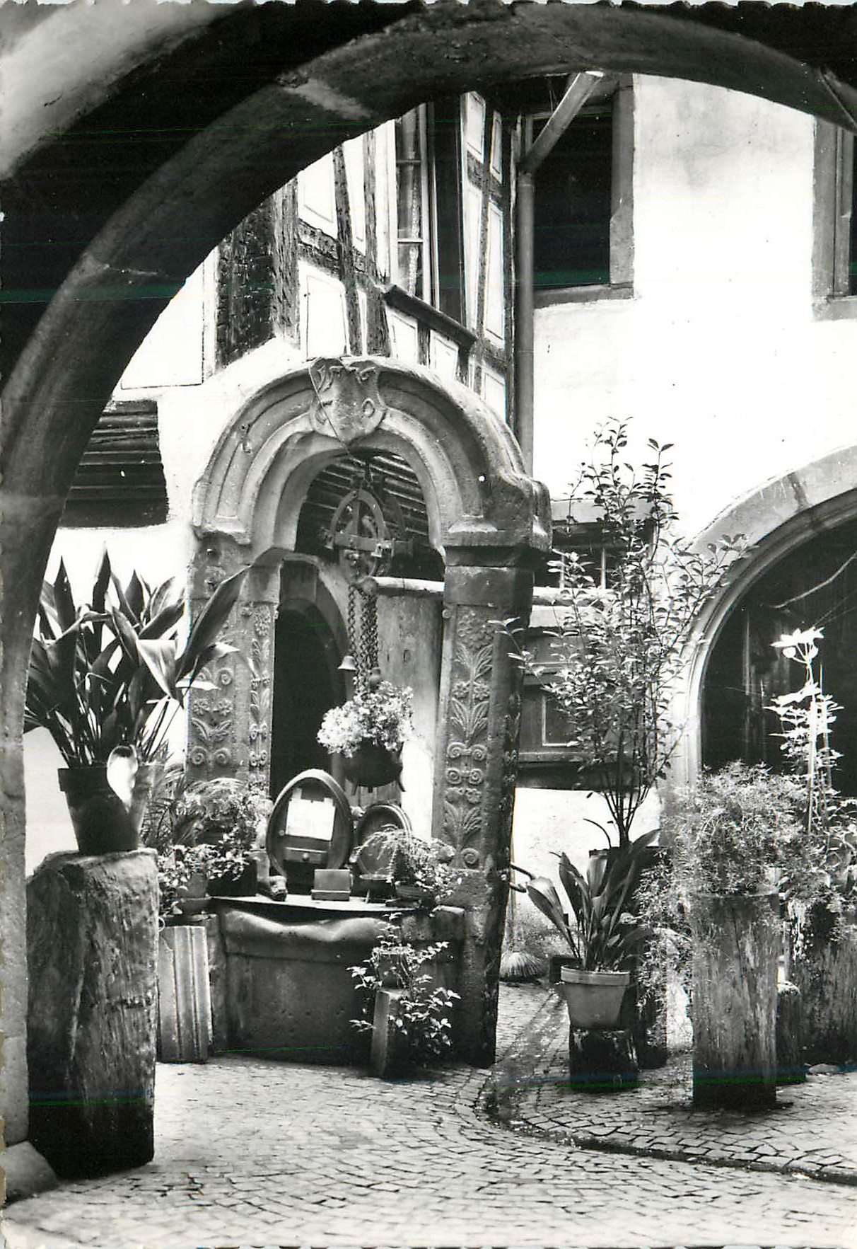 Riquewihr (Haut-Rhin) — Maison Kiener - Puits 1596 — Société Alsacienne d'Expansion Photographique