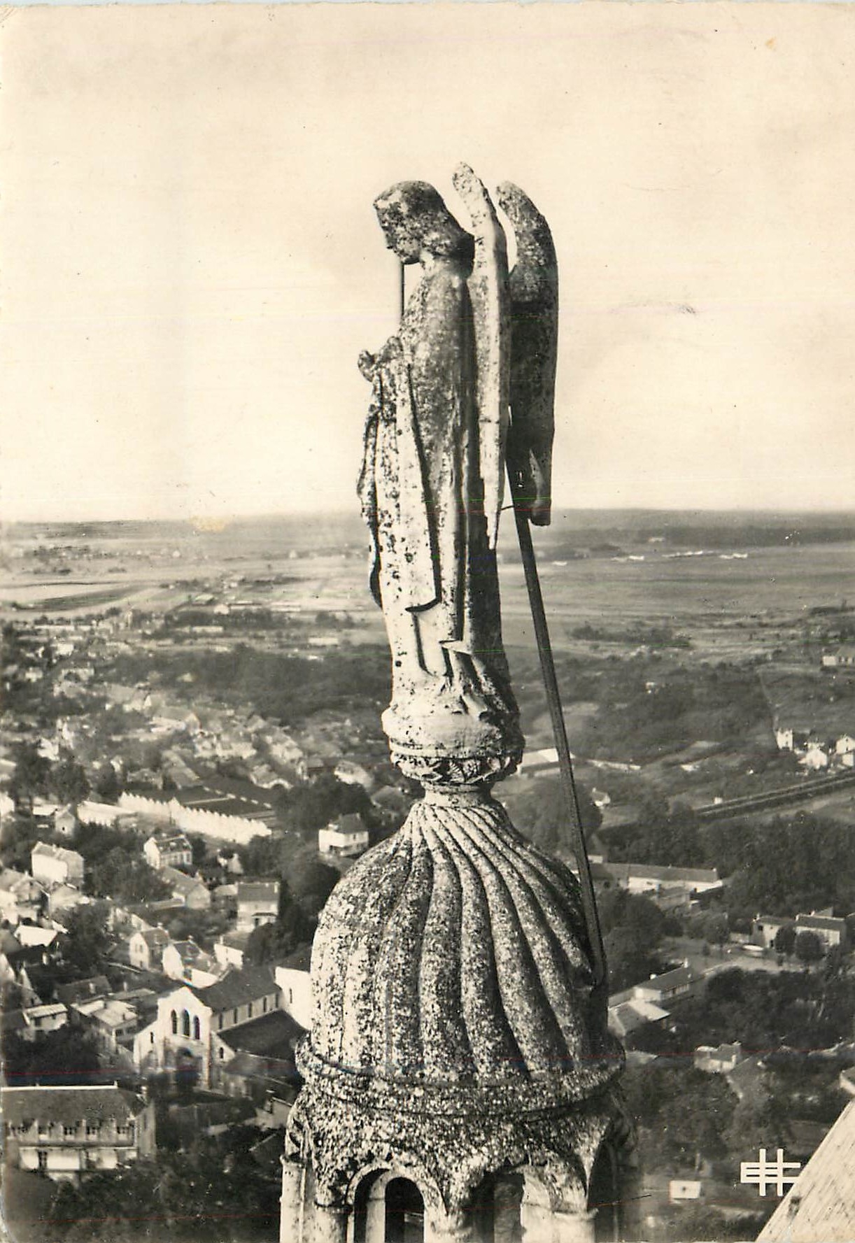 CPM 35 cathedrale de chartres ange de la tour xvi s
