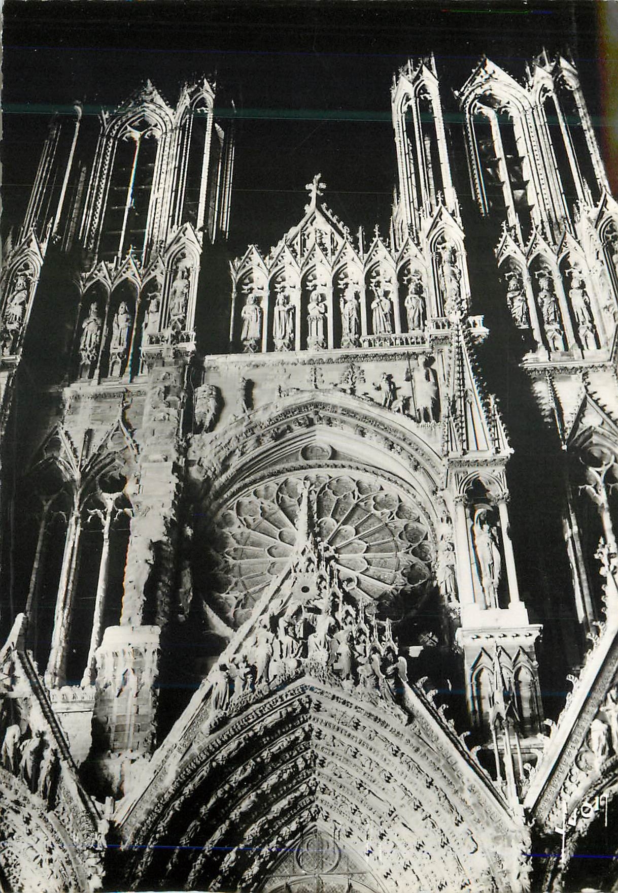 CPM Reims(marne) la cathedrale illuminee