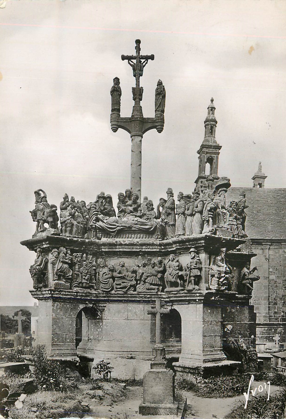 CPM Guimiliau(finistere) le calvaire(1581 1588)