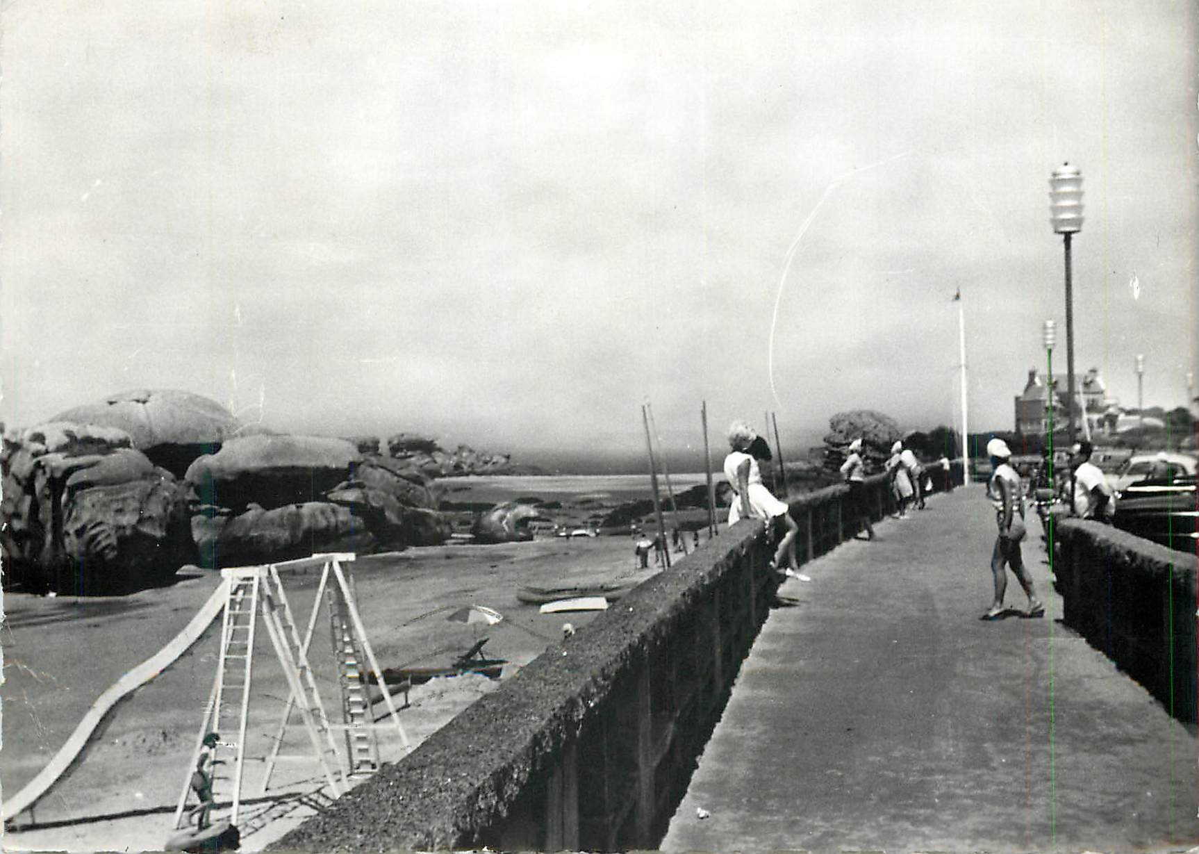 Trégastel (C.-du-N.) — La Promenade, la Plage du Coz-Pors — Les Éditions du Moulin, Sartrouville