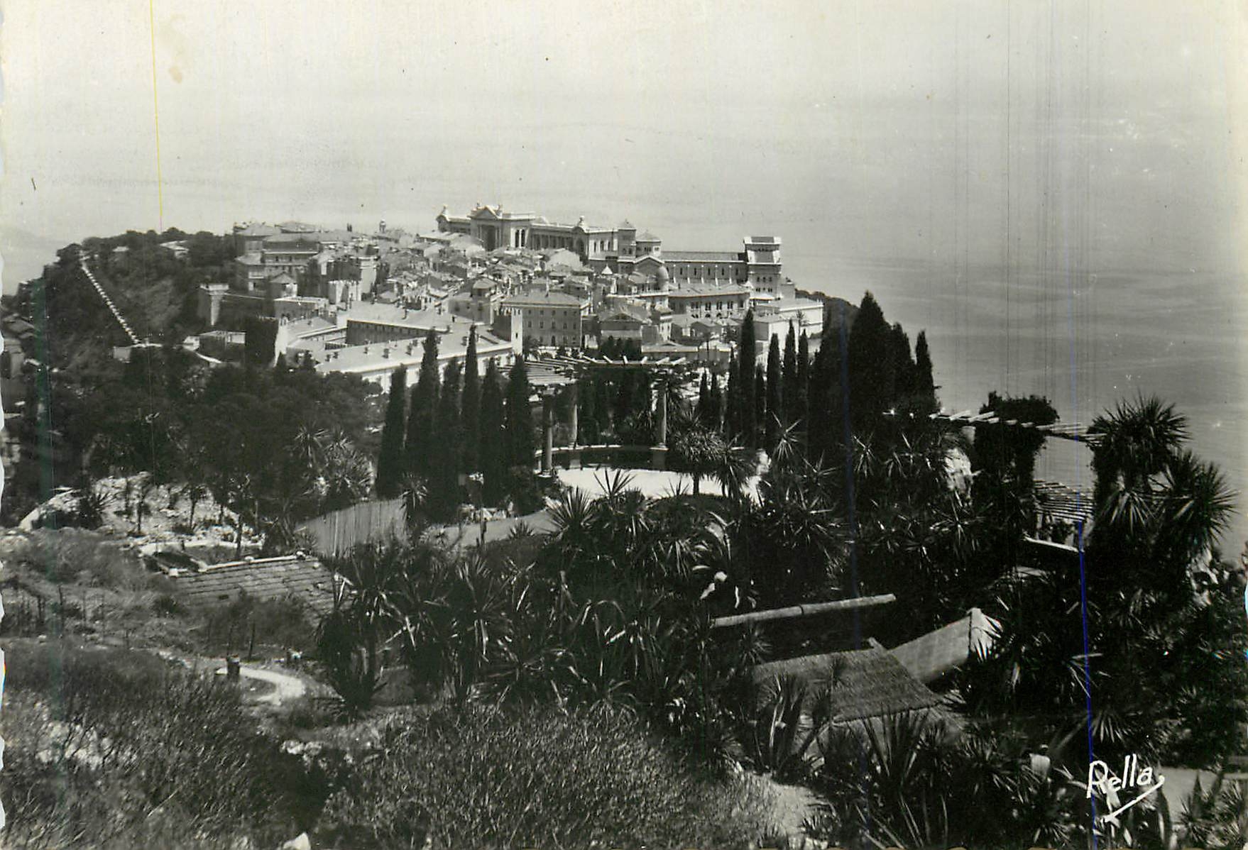 CPM La cote d azur 106 monte carlo le rocher de monaco vu du jardin exotique