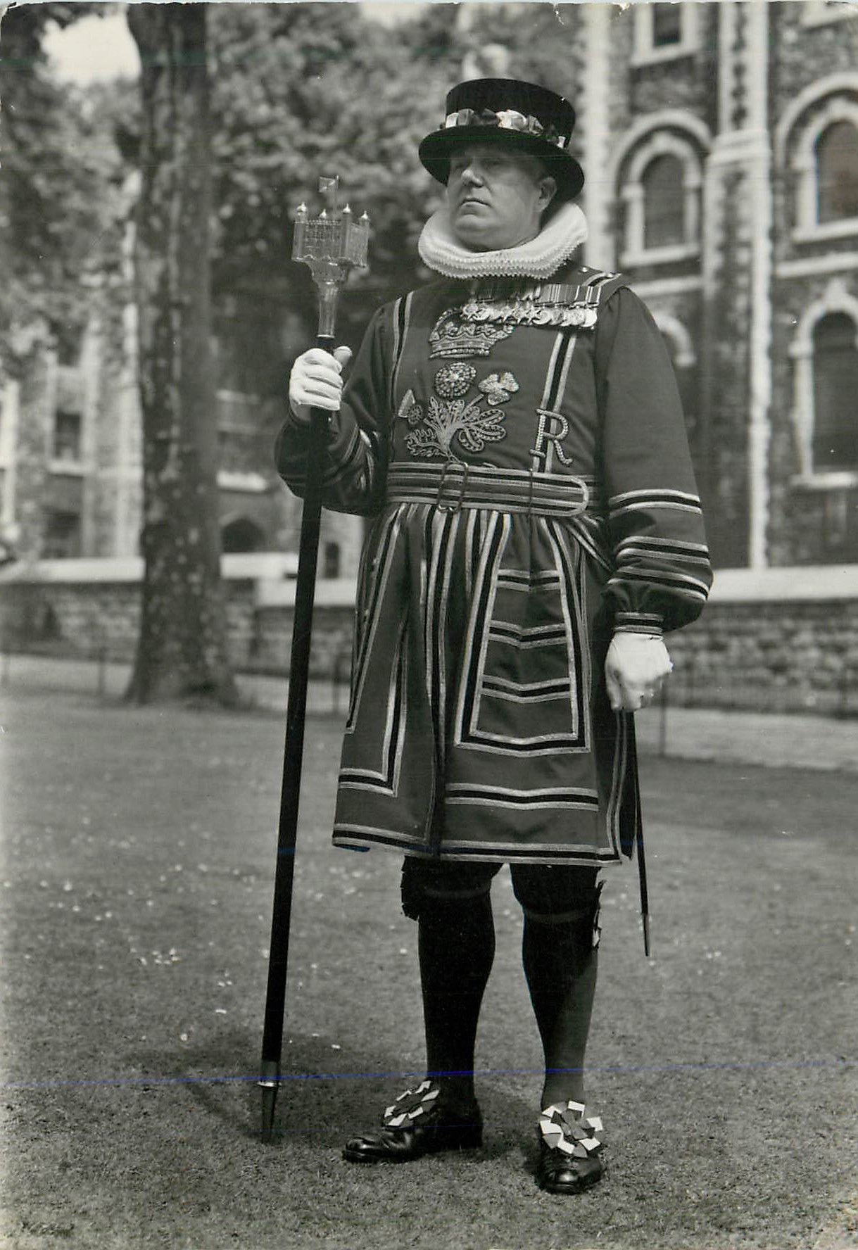 CPM Tower of london chief yeoman warder Militaria
