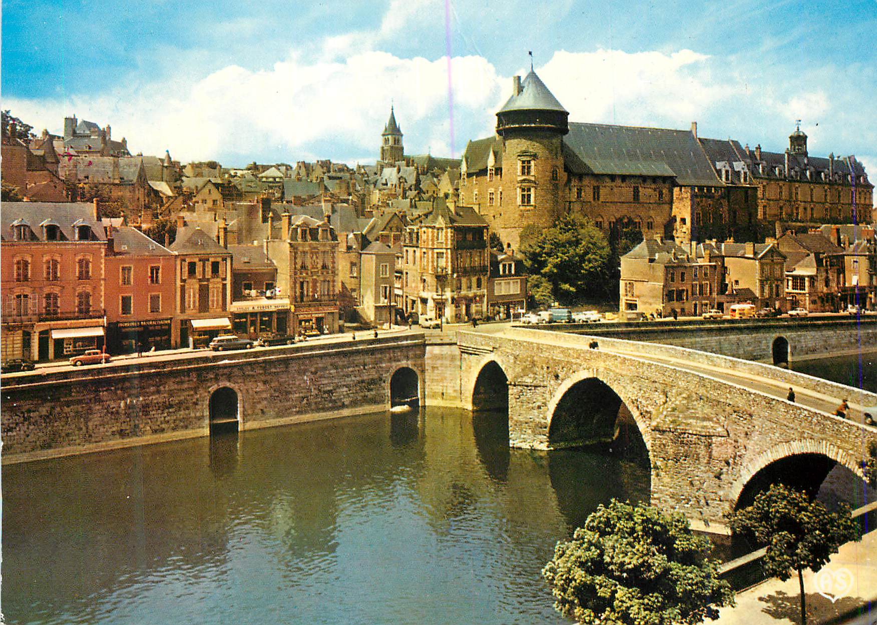 CPM 4 laval (moyenne 53) le chateau et le vieux pont