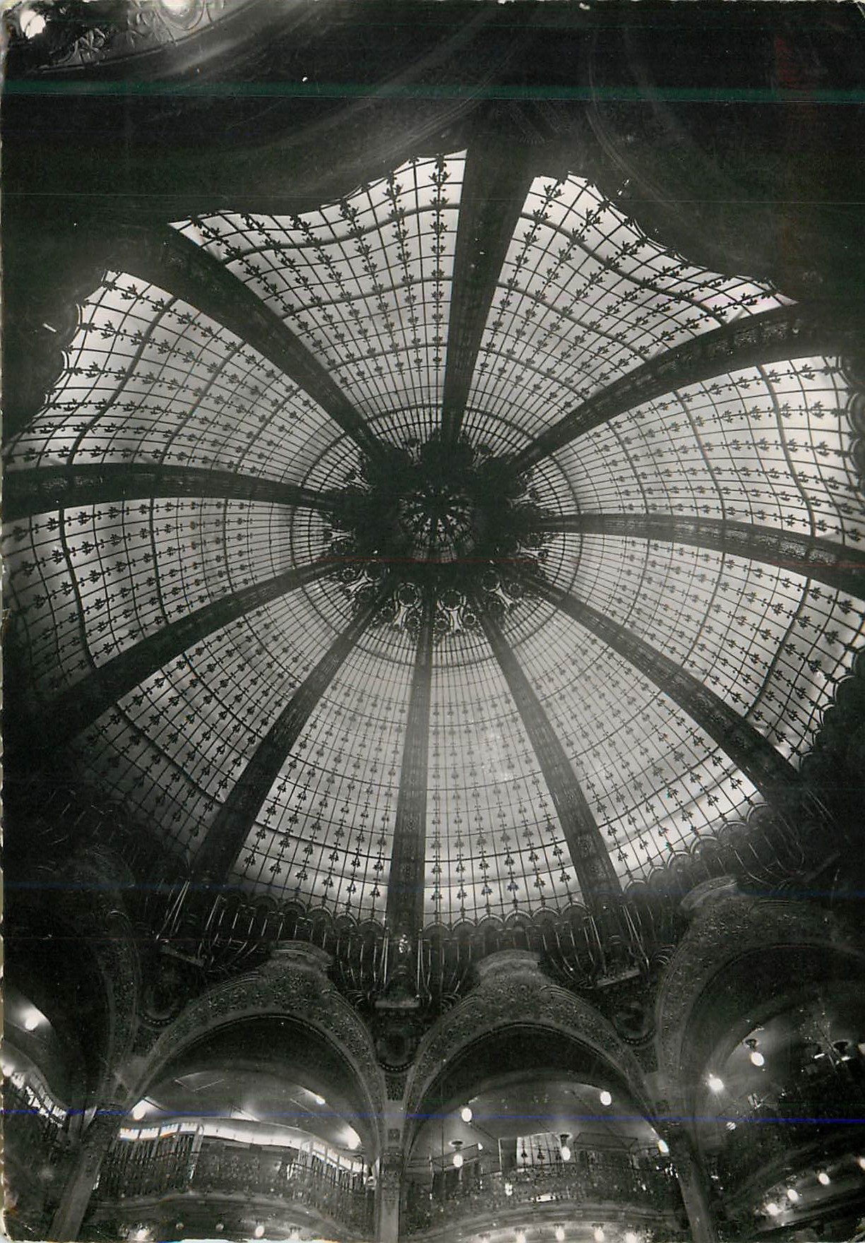 CPM Paris les galeries lafayette la coupole