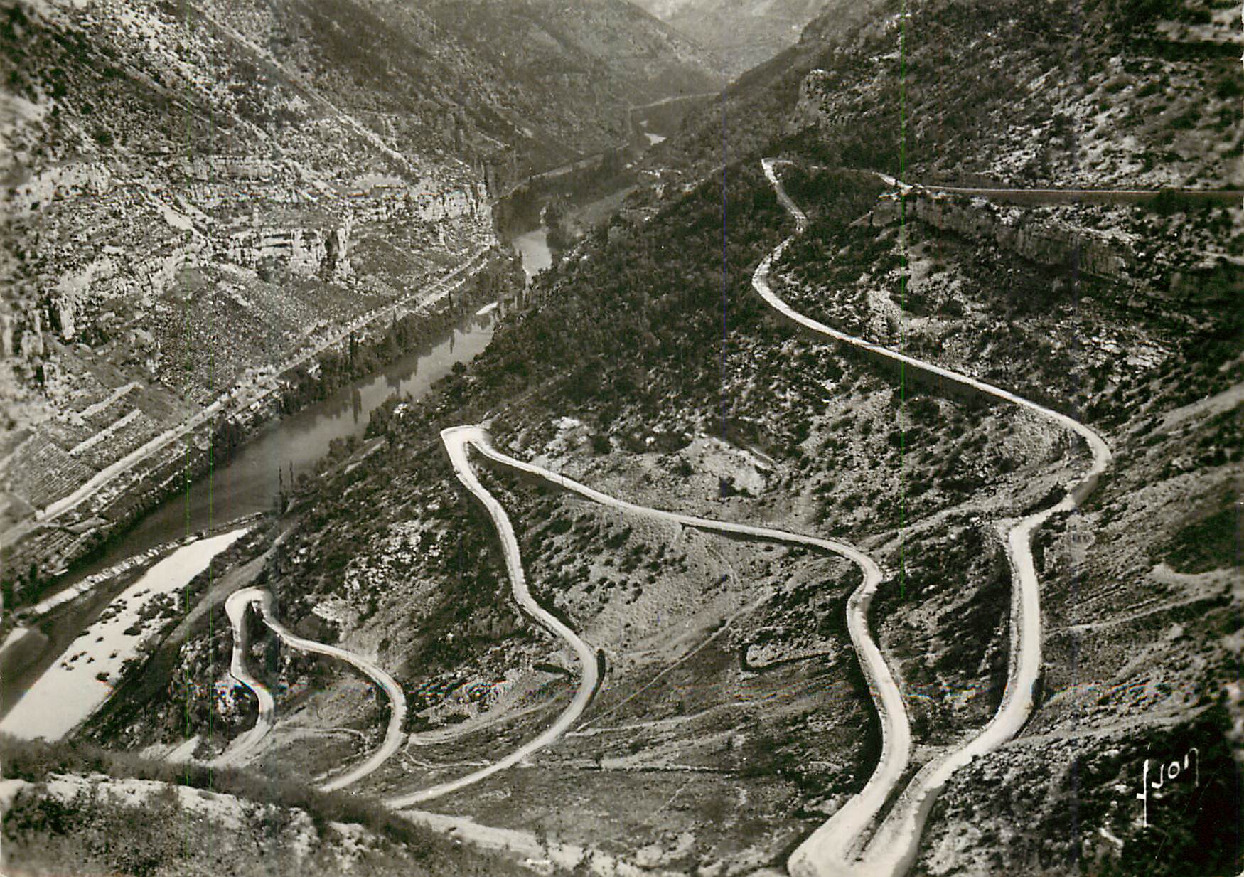 Les lacets de la route — Gorges du Tarn — Éditions d'Art, Paris