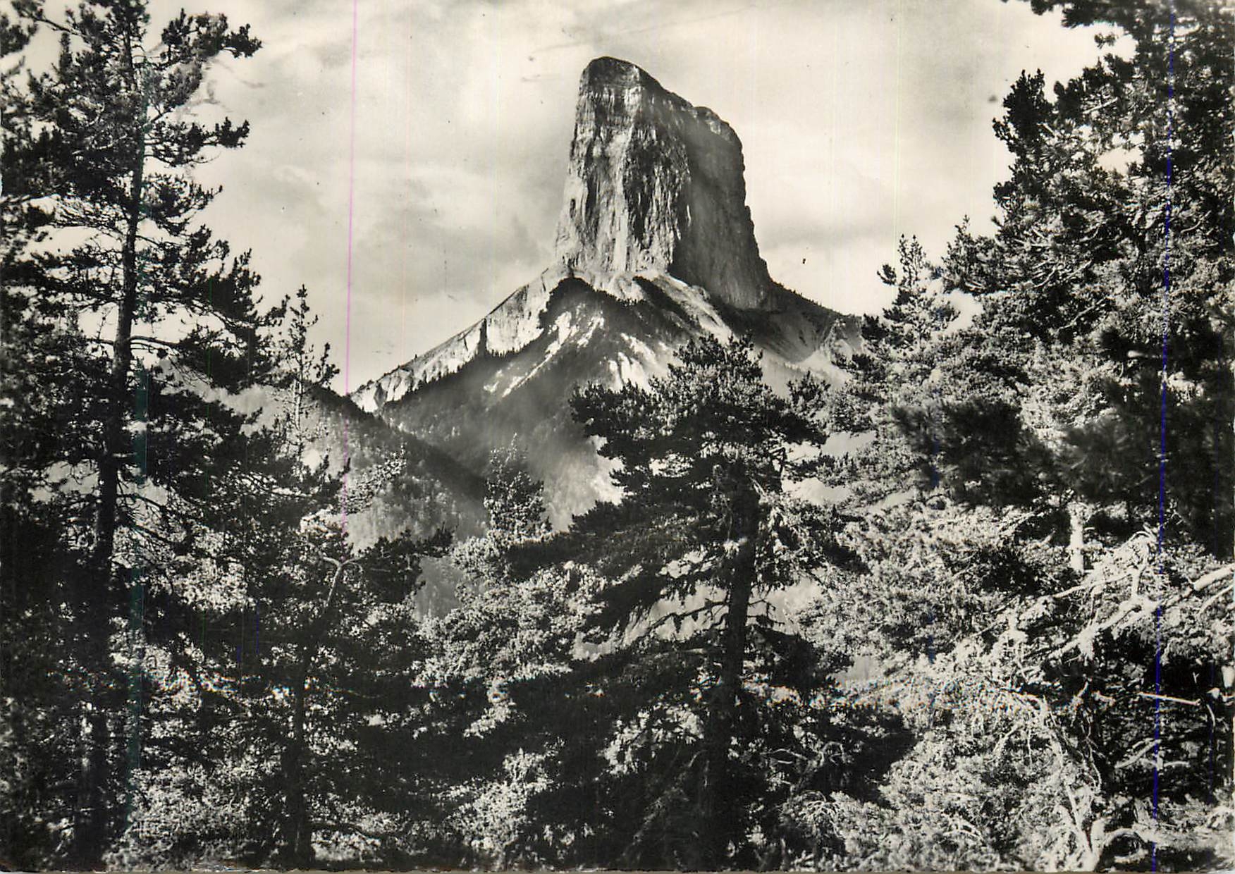 CPM 355 les alpes pittoresques le mont aiguille(alt 2098 m)