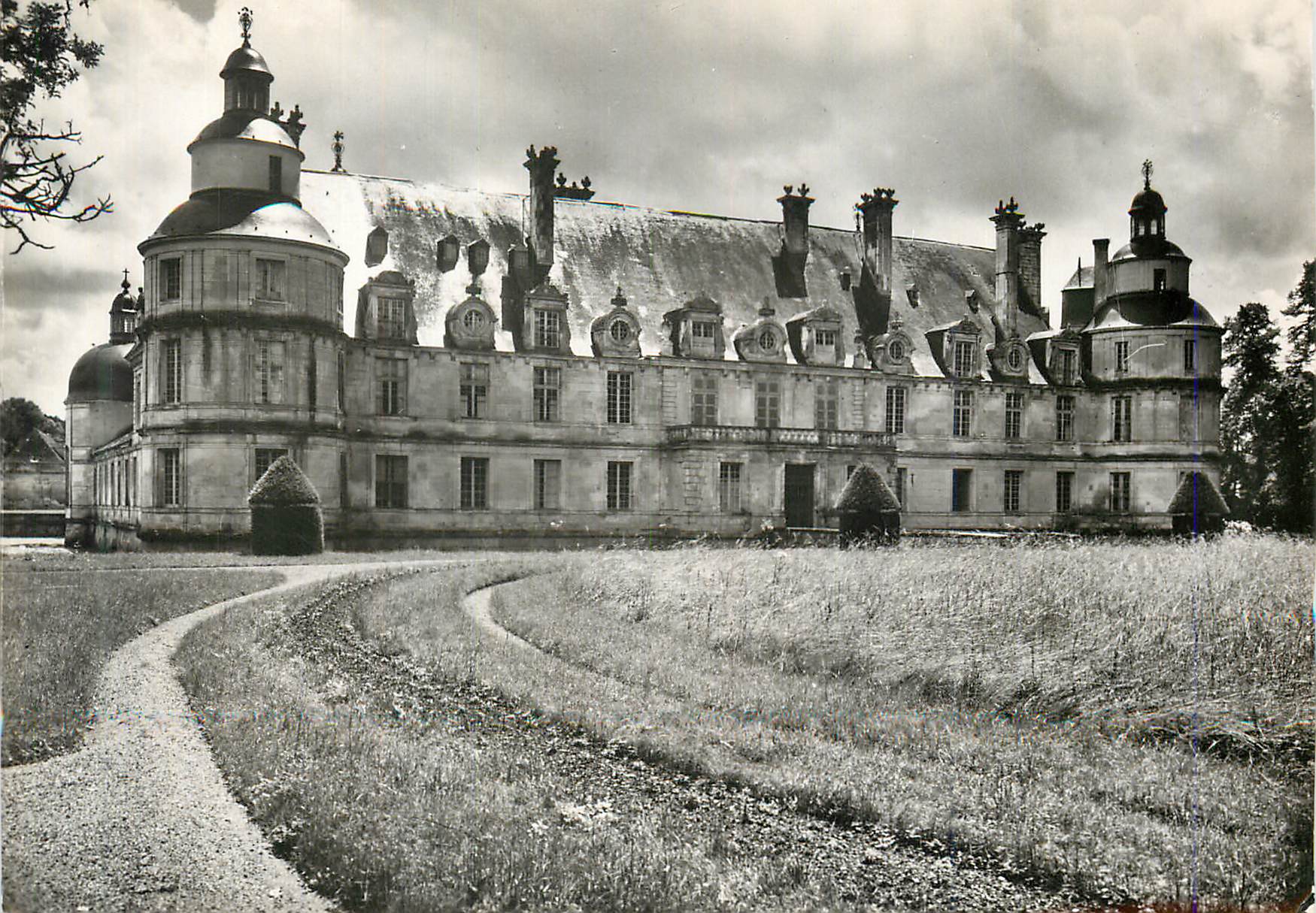 CPM Tanlay(yvonne) le chateau(xvi xvii s) facade sur le parc