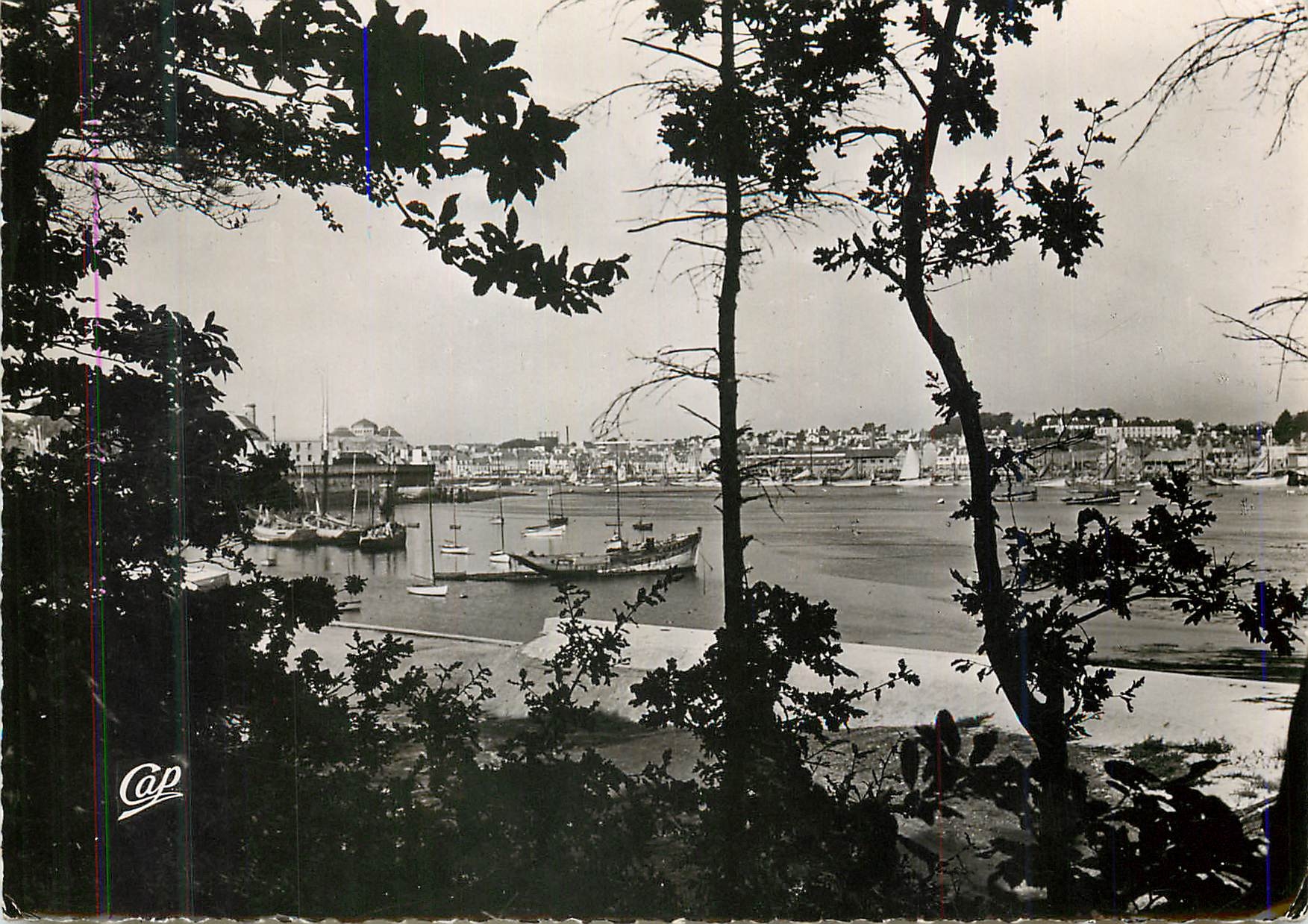 CPM Concarneau le bassin vu du bois de sapin