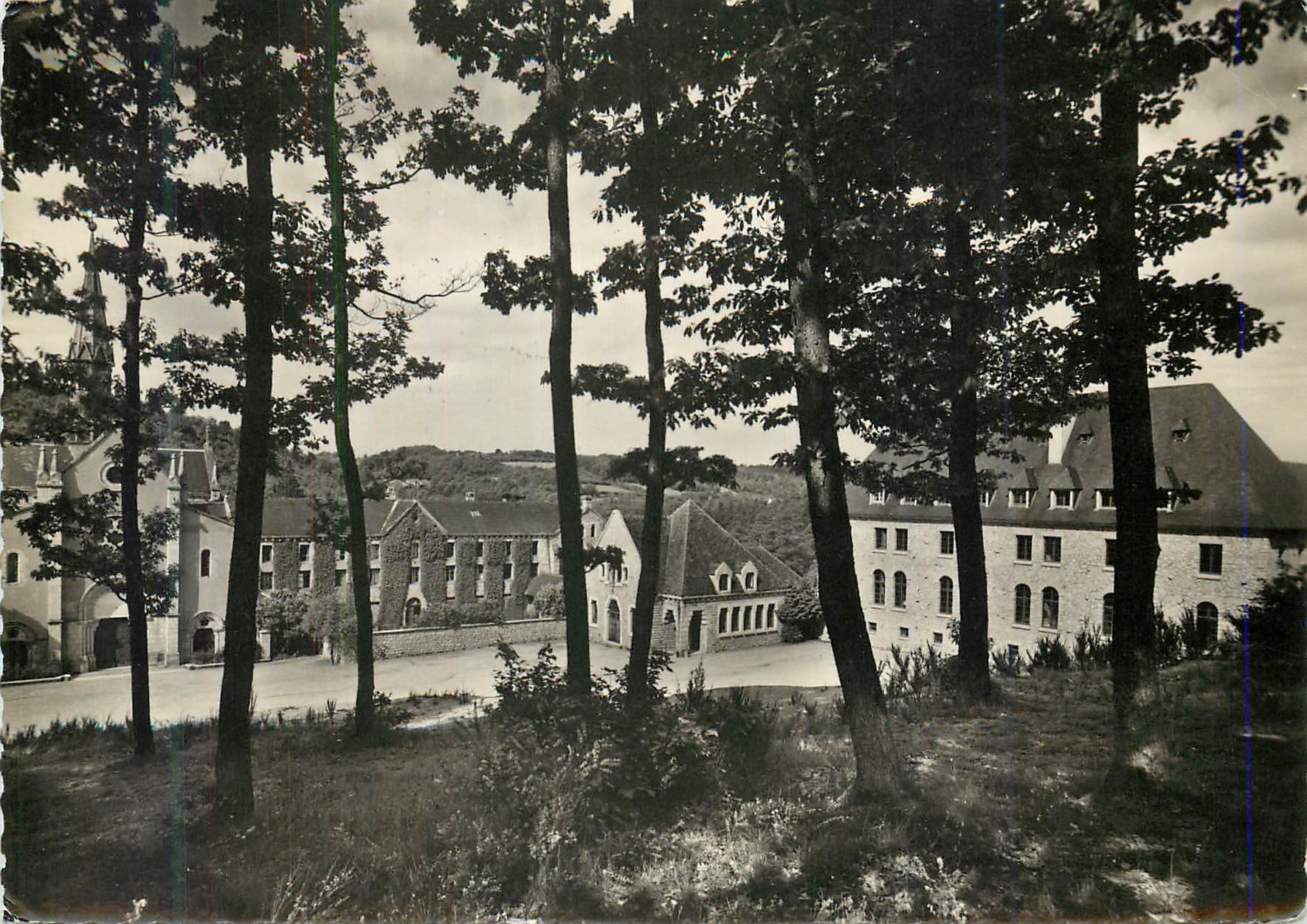 CPM Abbaye de la pierre qui vire 104 vue generale nord