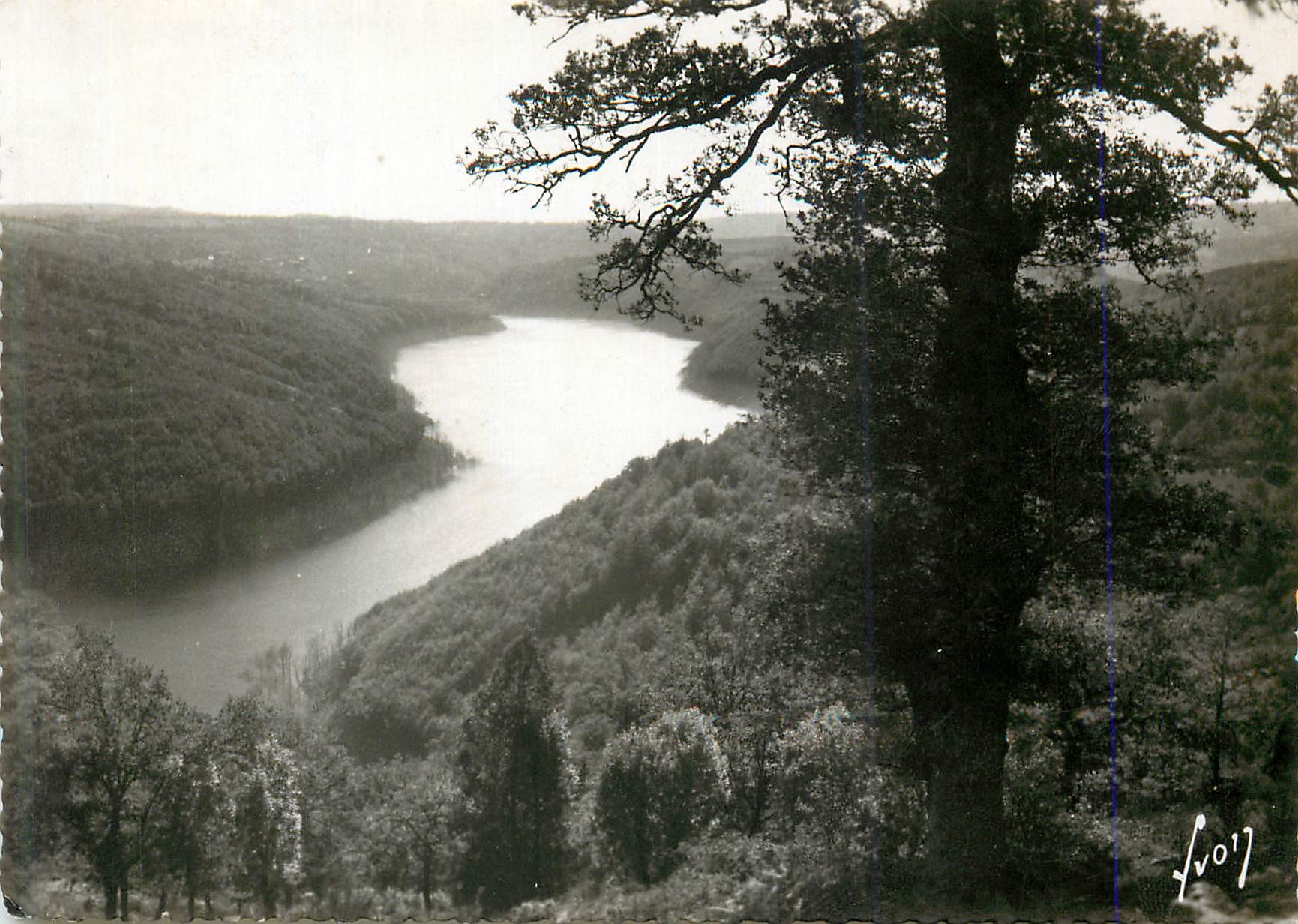 CPM Gorges de la truyere la riviere en aval de laussac (aveyron)