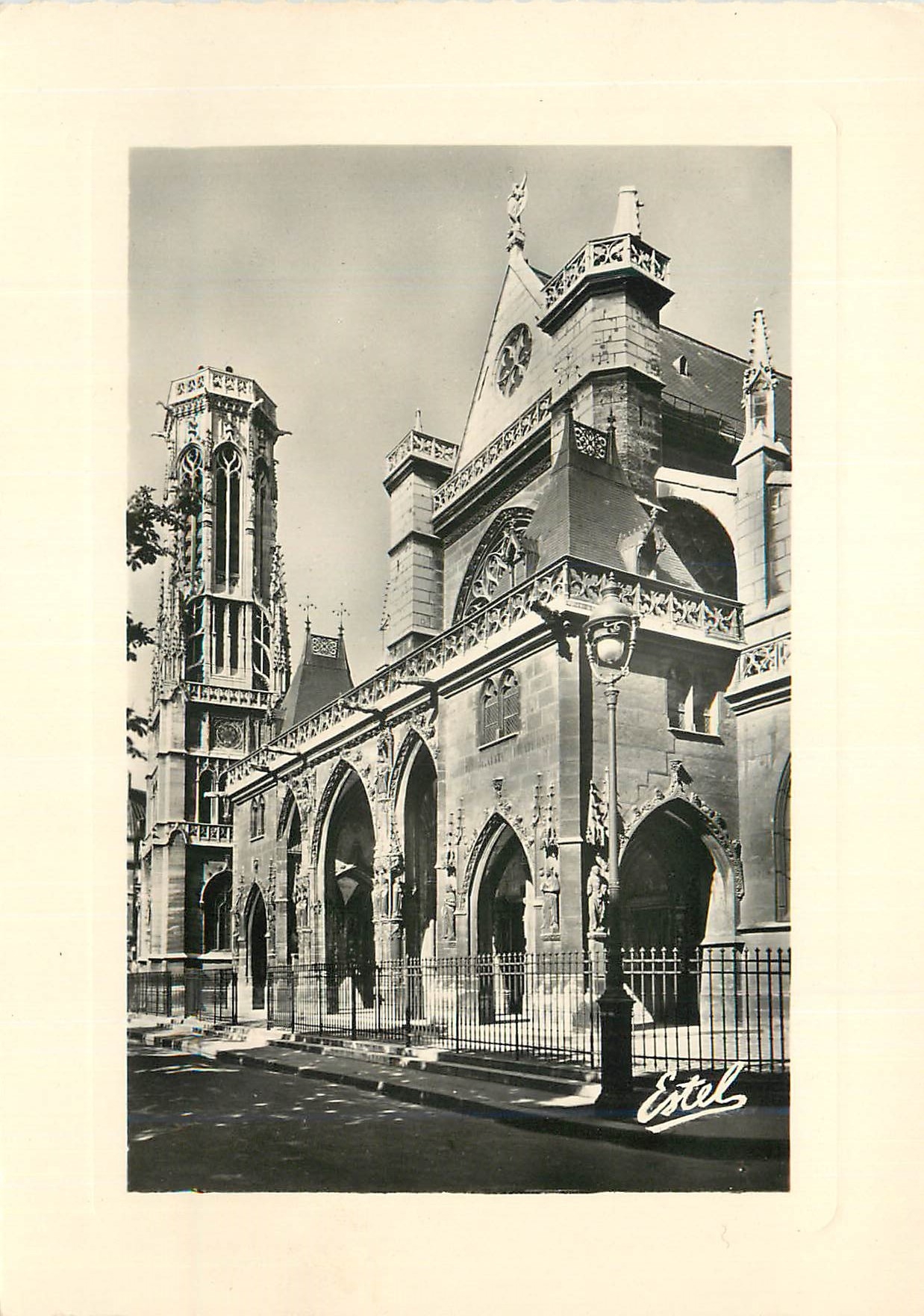 CPM L eglise st germain l auxerrois porche (xve s) et tour de la mairie