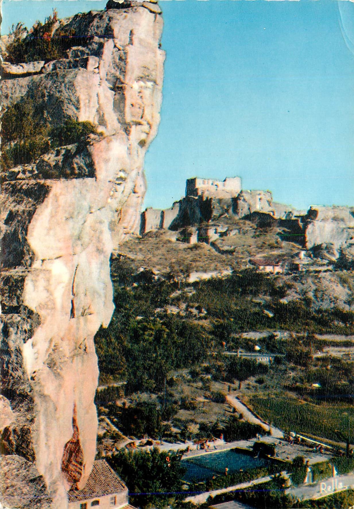 Les Baux-de-Provence — Ruines du Château Féodal, au premier plan la piscine de Baumanière — Éditions Rella, n° 925
