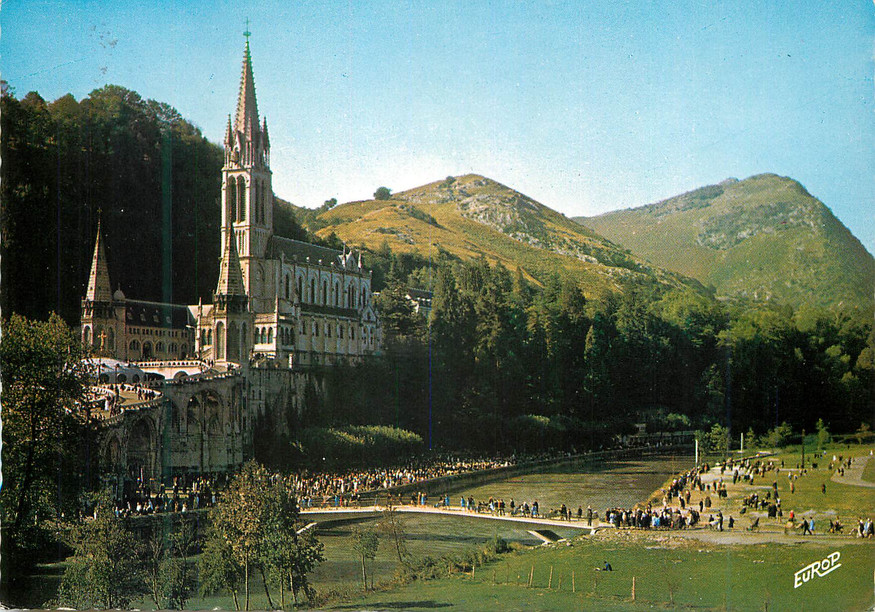 CPM 1848 lourdes (h pyr) la basilique et le gave de pau