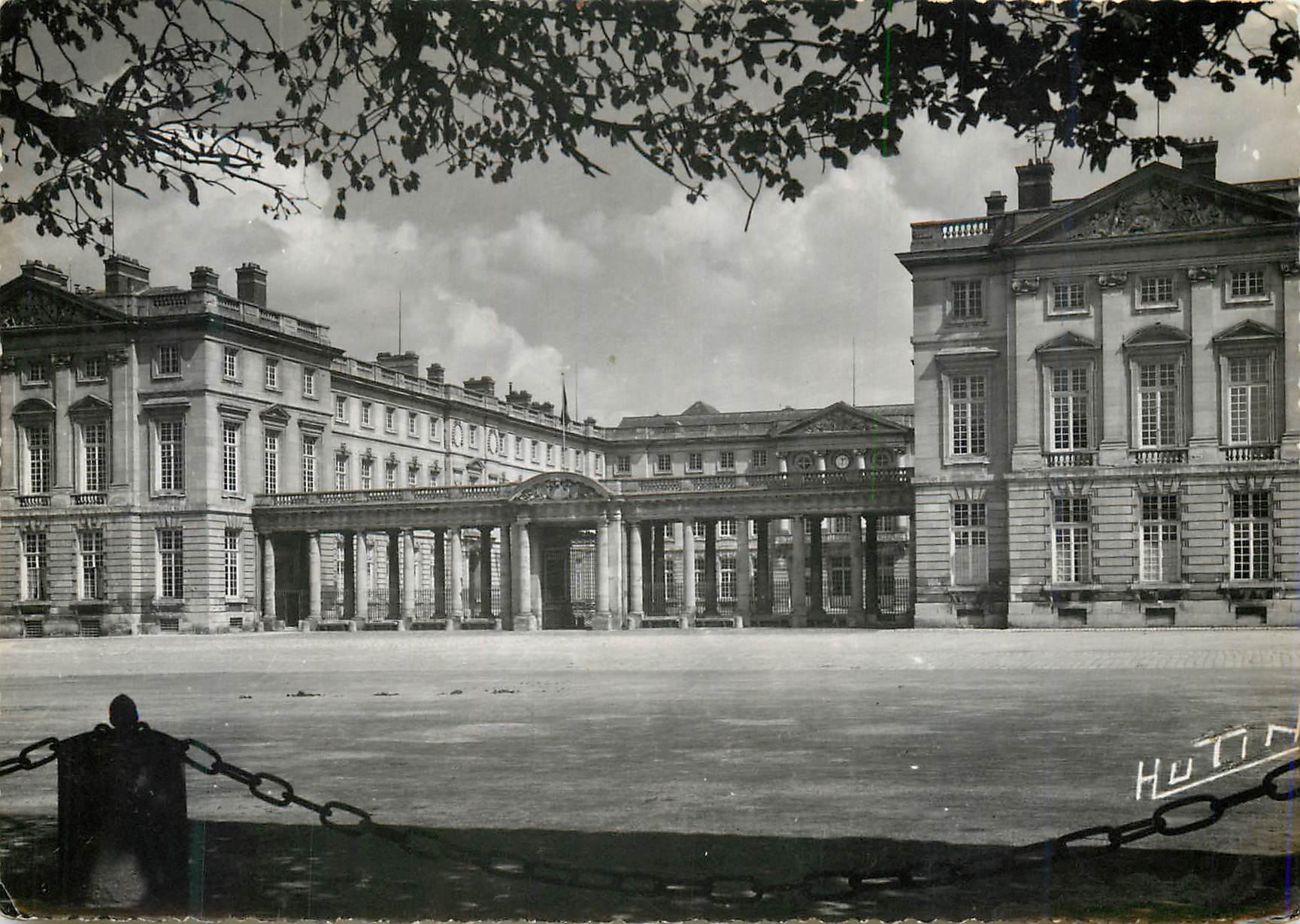 CPM Le chateau de compiegne the palace of compiegne